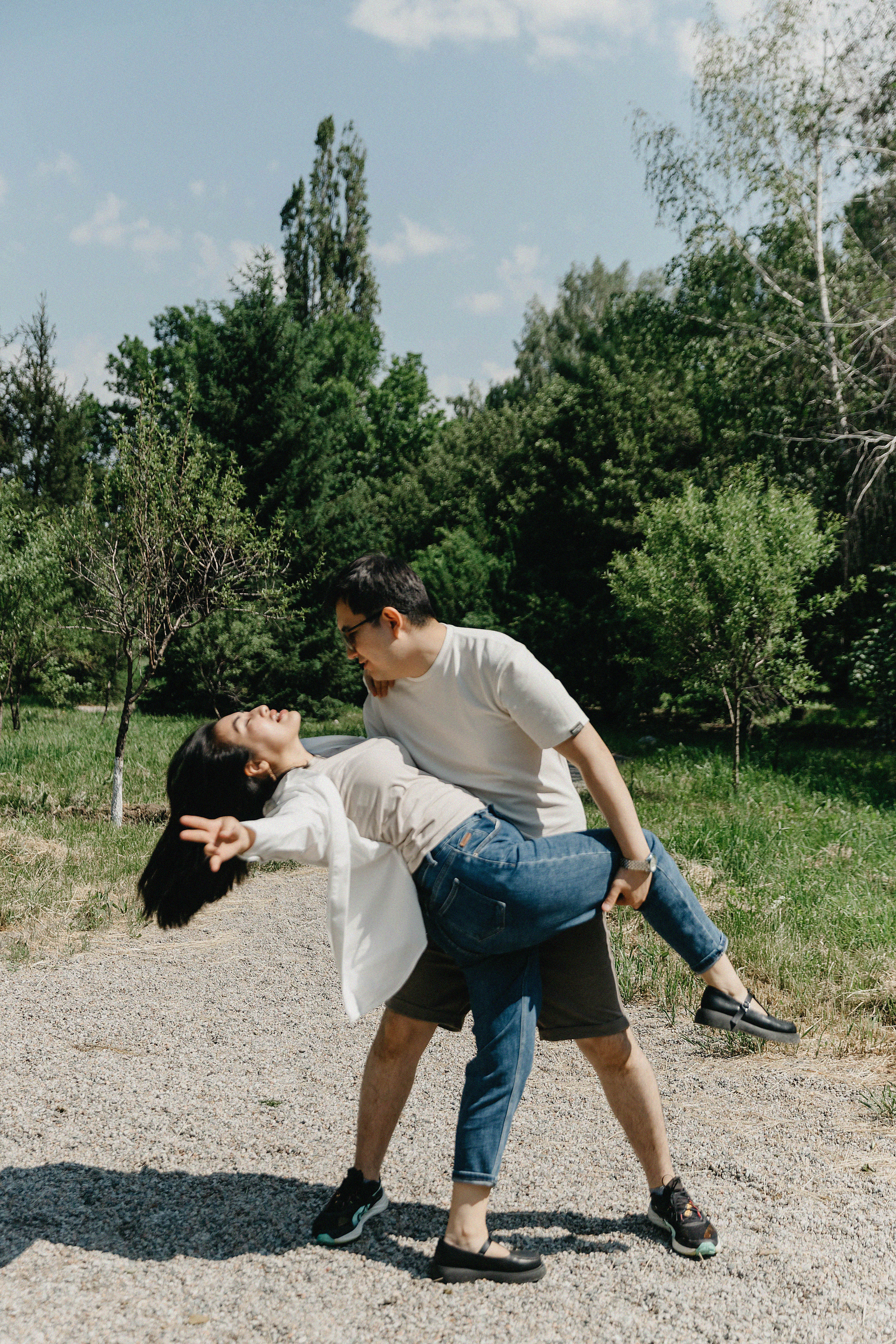 Семейная фотосессия в Ботаническом саду Артура, Алтынай и Алана. Свадебный, семейный и портретный фотограф в Алматы, Костанай