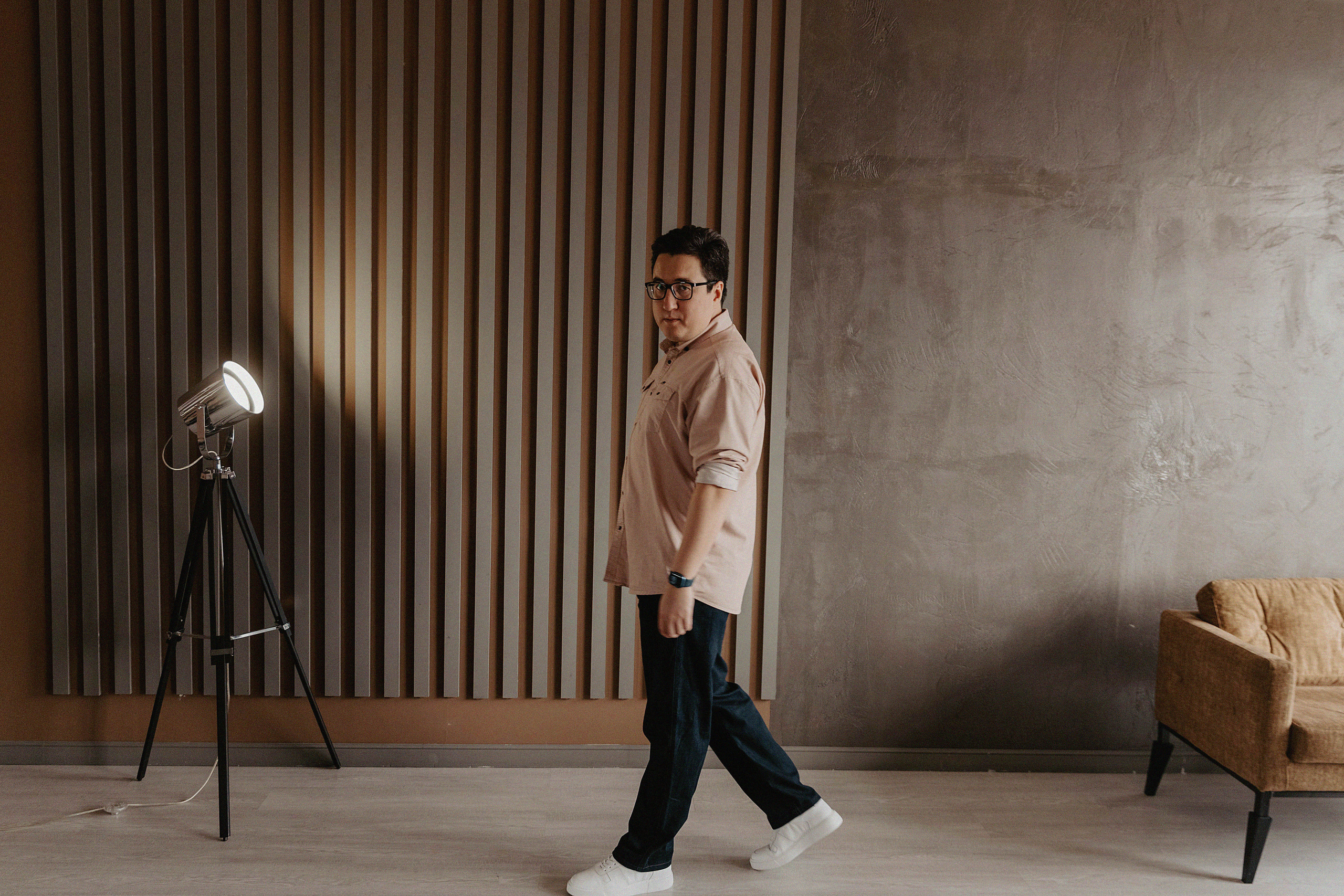 Фотосессия Артура в фотостудии Lighthub. Свадебный, семейный и портретный фотограф в Алматы, Костанай