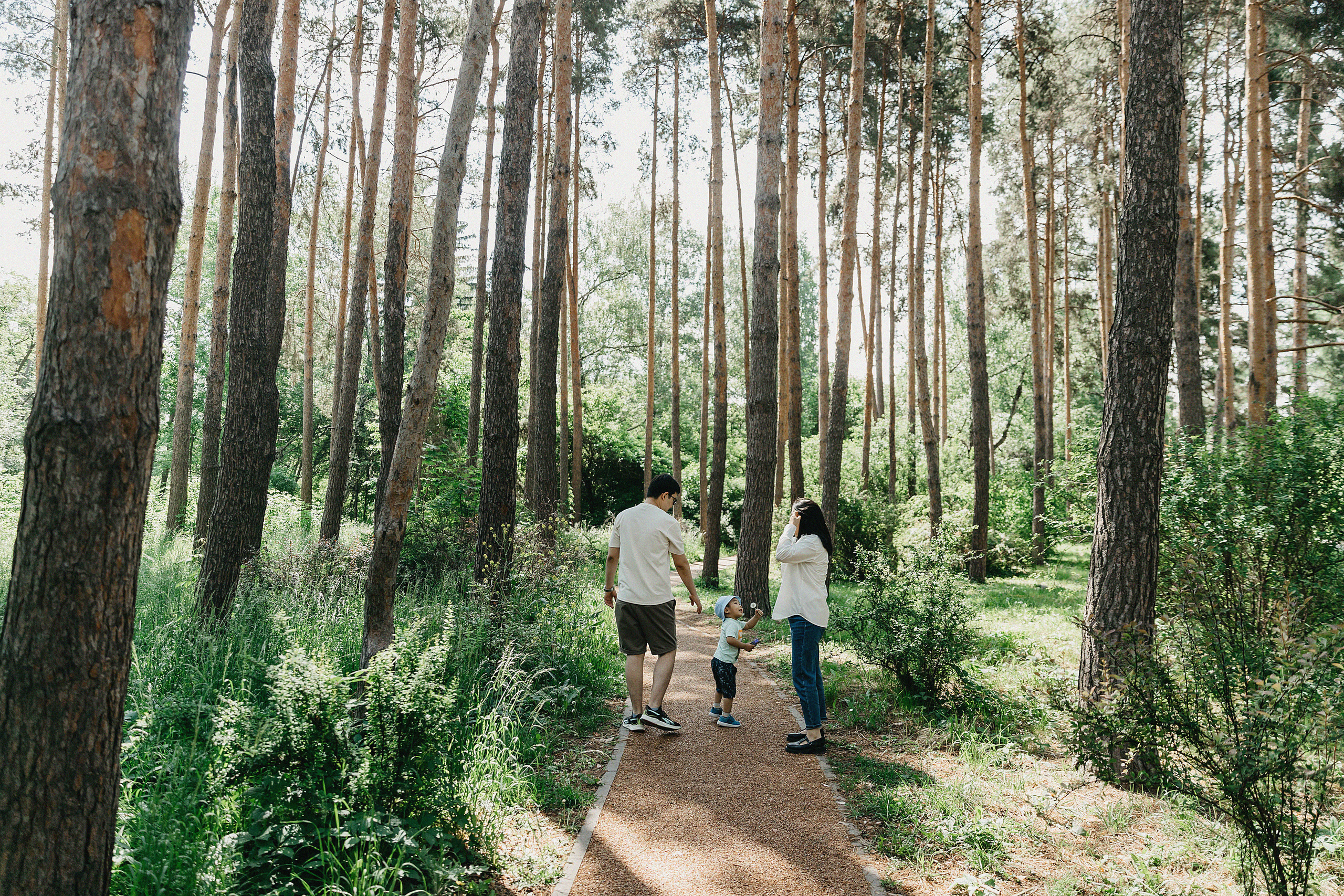 Семейная фотосессия в Ботаническом саду Артура, Алтынай и Алана. Свадебный, семейный и портретный фотограф в Алматы, Костанай