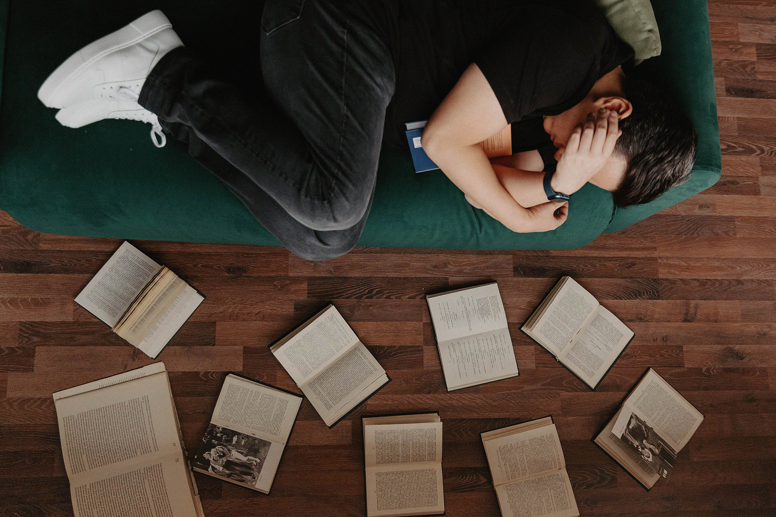 Фотосессия Артура в фотостудии Lighthub. Свадебный, семейный и портретный фотограф в Алматы, Костанай