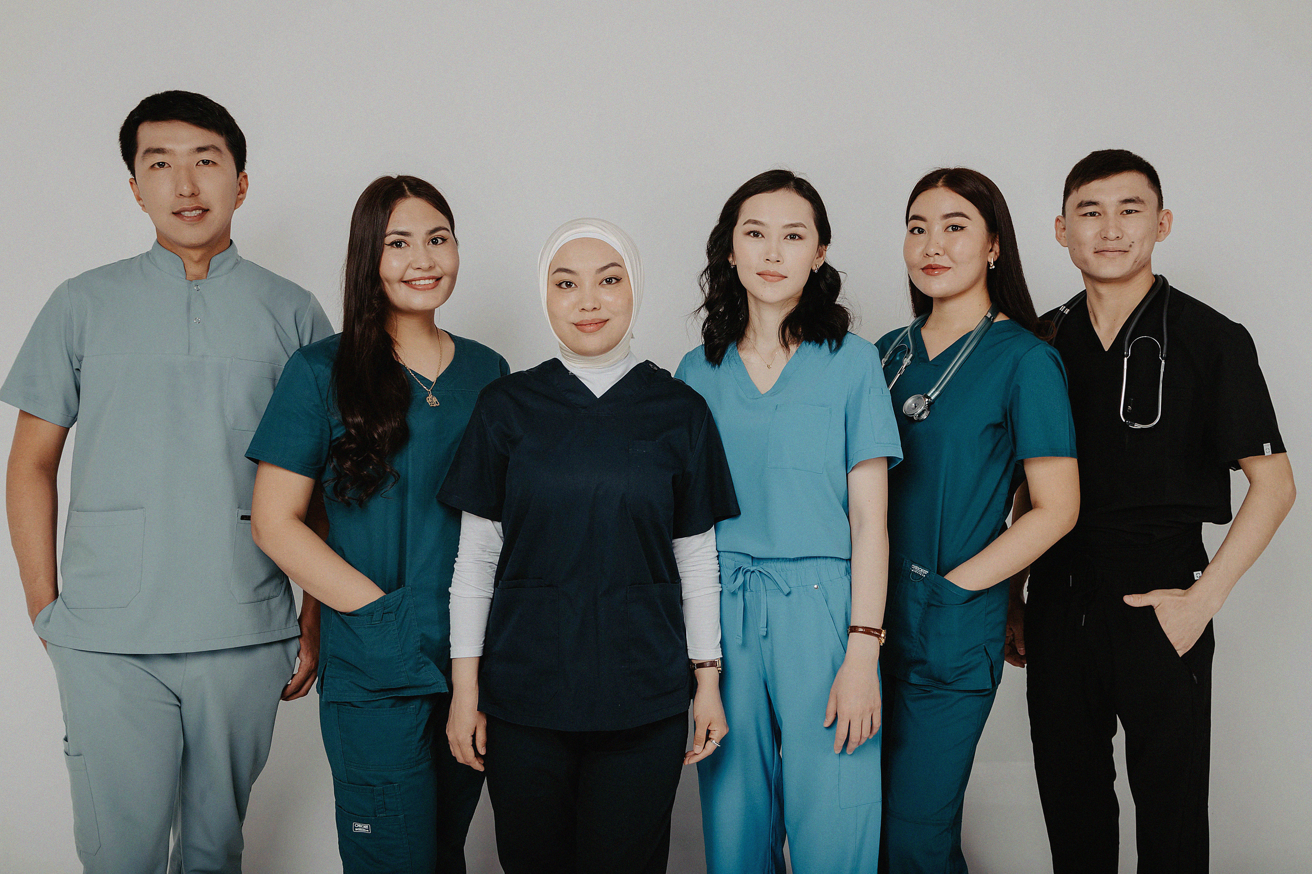 Фотосессия в фотостудии Пространство «Выпускной». Свадебный, семейный и портретный фотограф в Алматы, Костанай