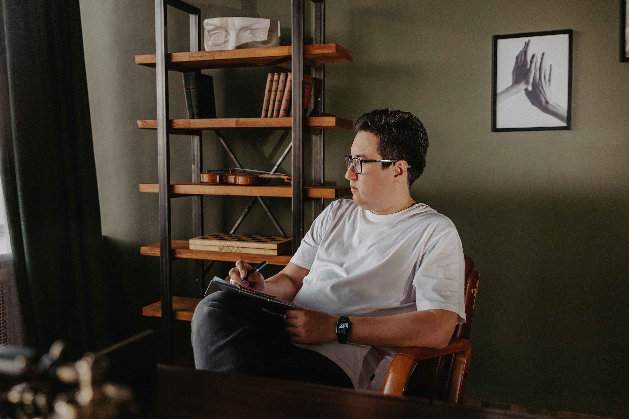 Фотосессия Артура в фотостудии Lighthub. Свадебный, семейный и портретный фотограф в Алматы, Костанай