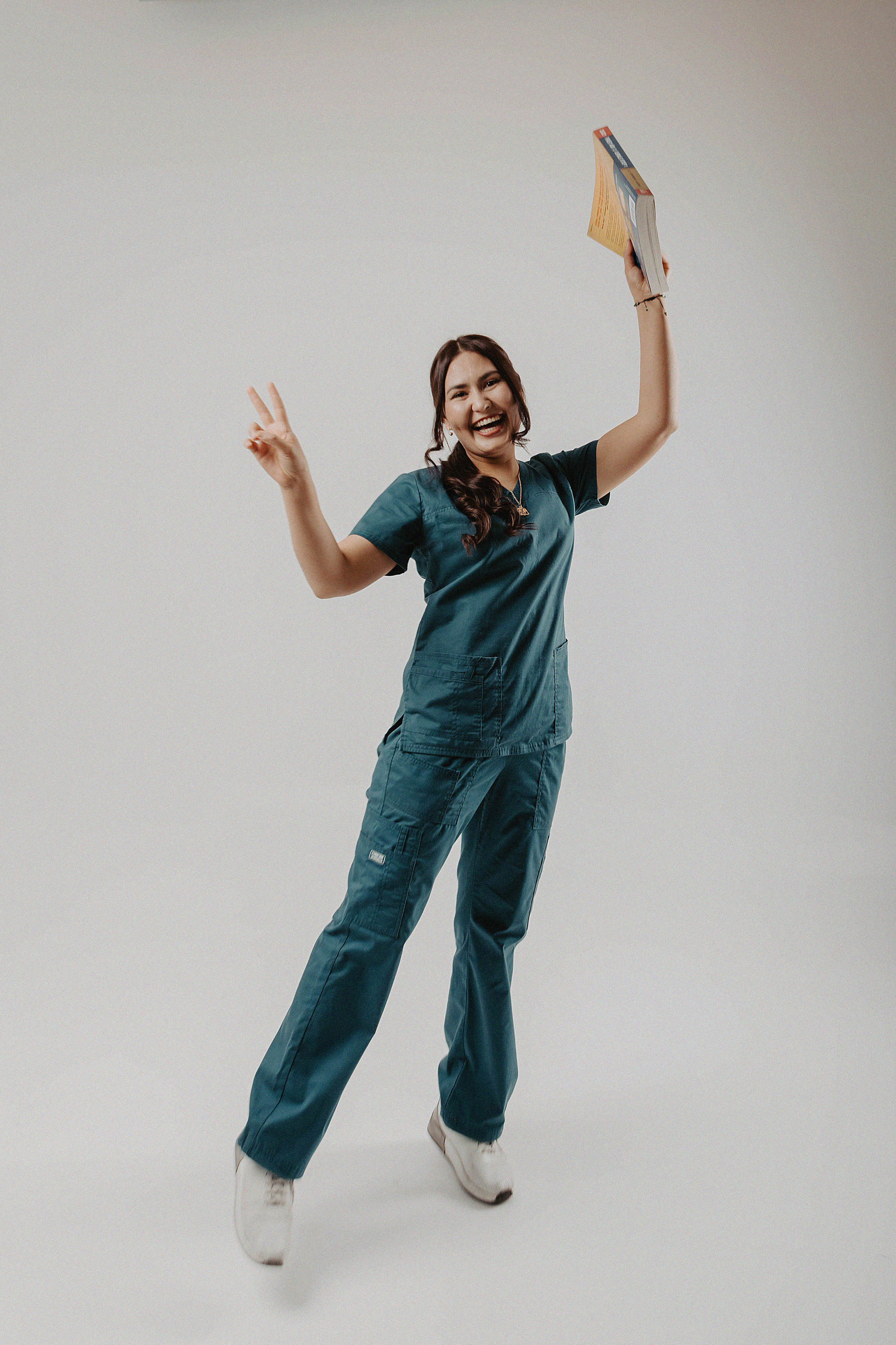 Фотосессия в фотостудии Пространство «Выпускной». Свадебный, семейный и портретный фотограф в Алматы, Костанай