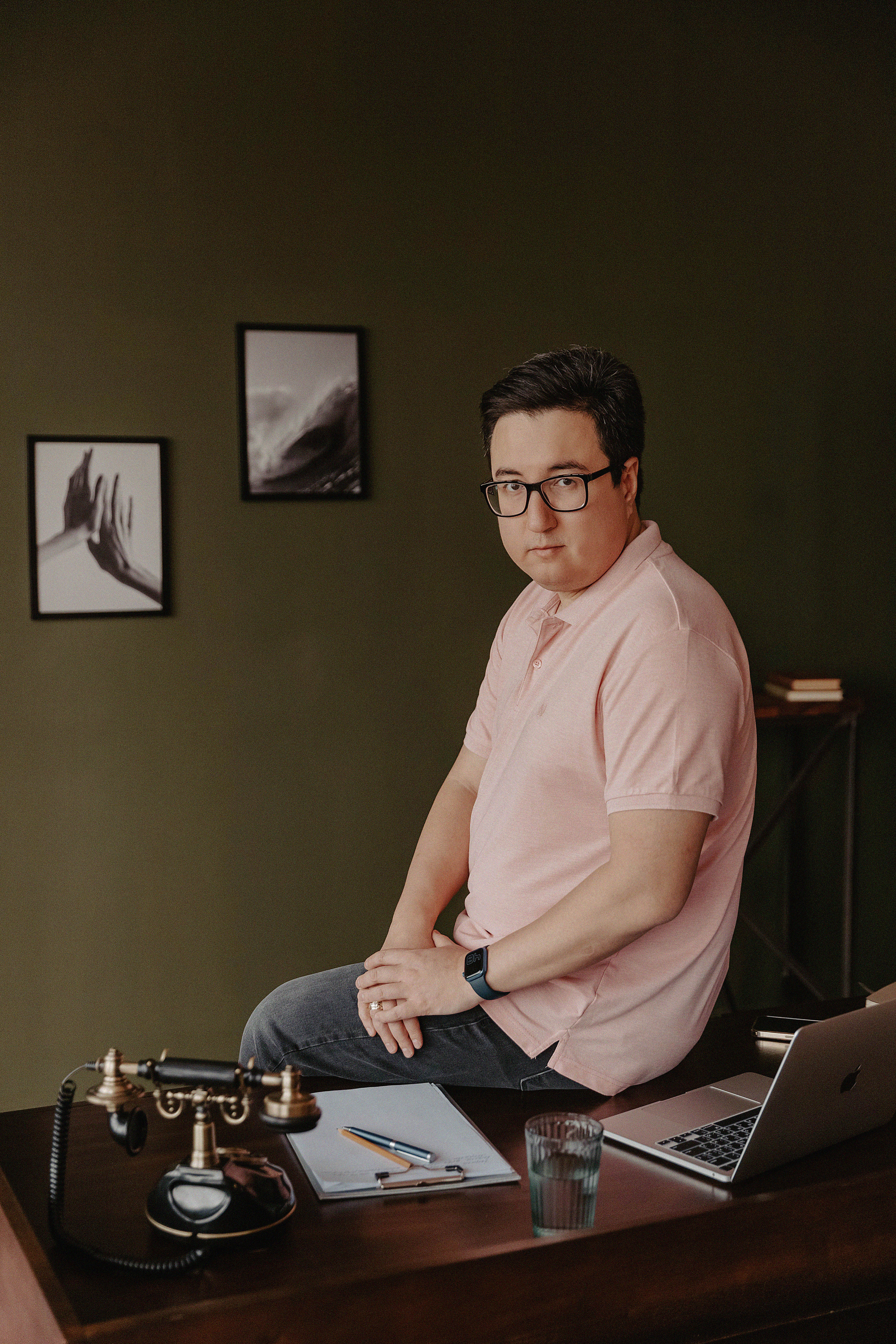 Фотосессия Артура в фотостудии Lighthub. Свадебный, семейный и портретный фотограф в Алматы, Костанай