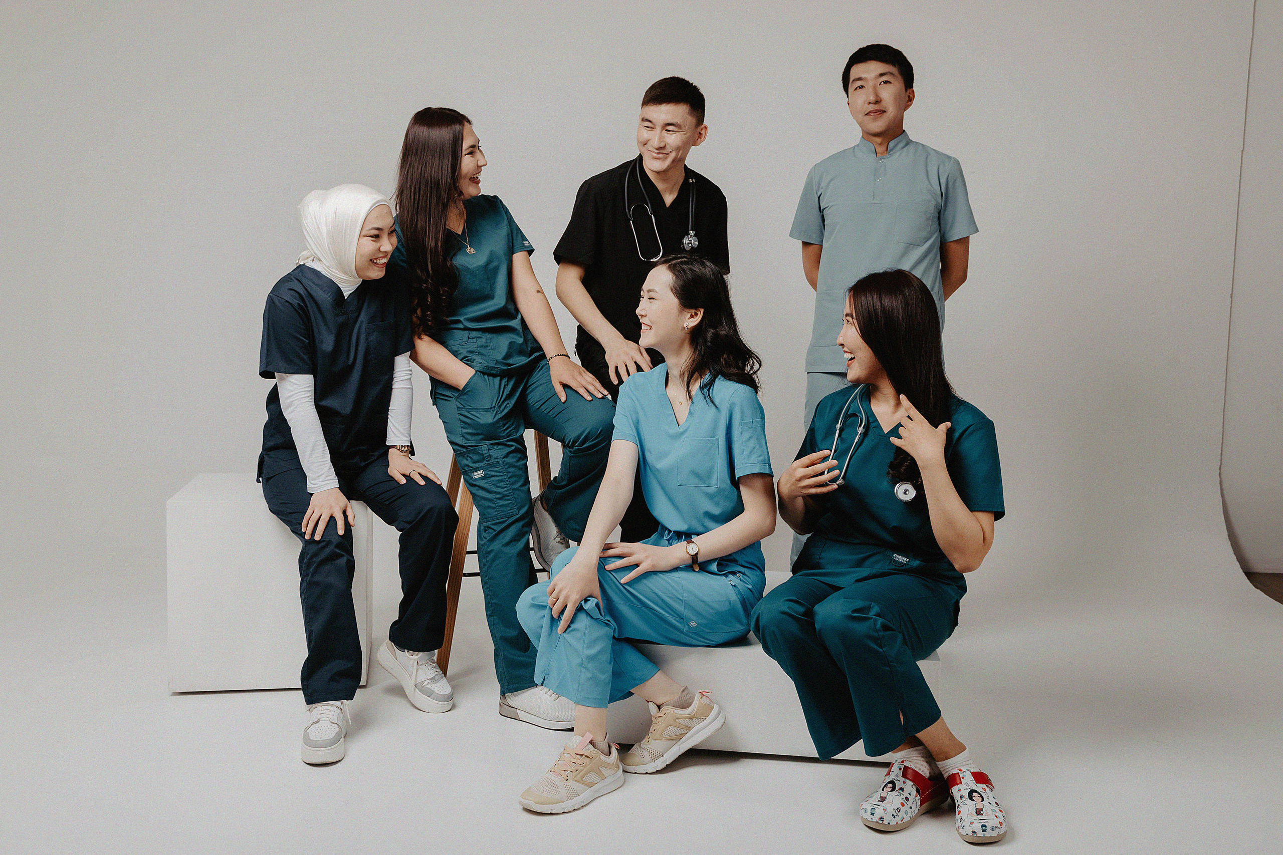 Фотосессия в фотостудии Пространство «Выпускной». Свадебный, семейный и портретный фотограф в Алматы, Костанай