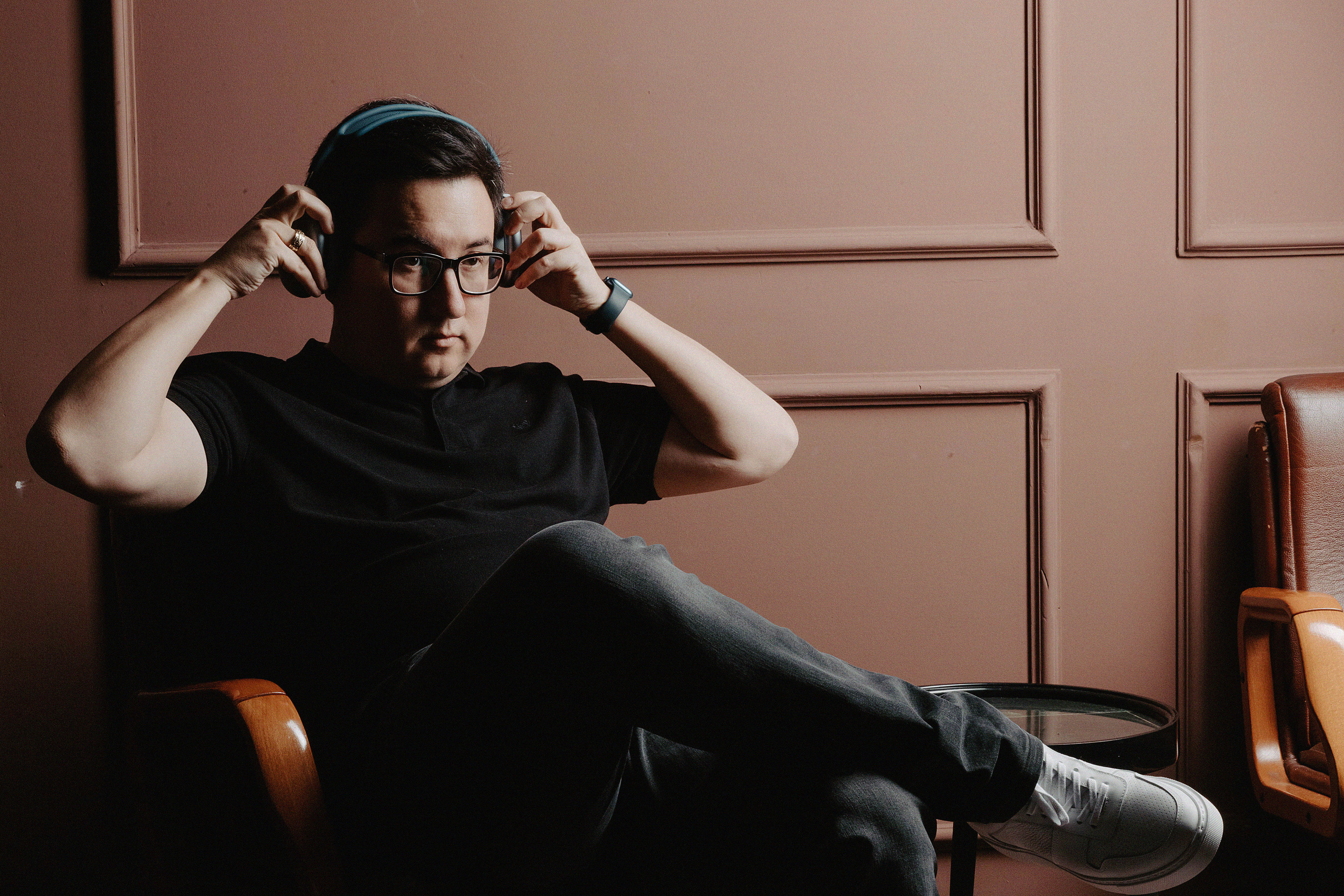 Фотосессия Артура в фотостудии Lighthub. Свадебный, семейный и портретный фотограф в Алматы, Костанай