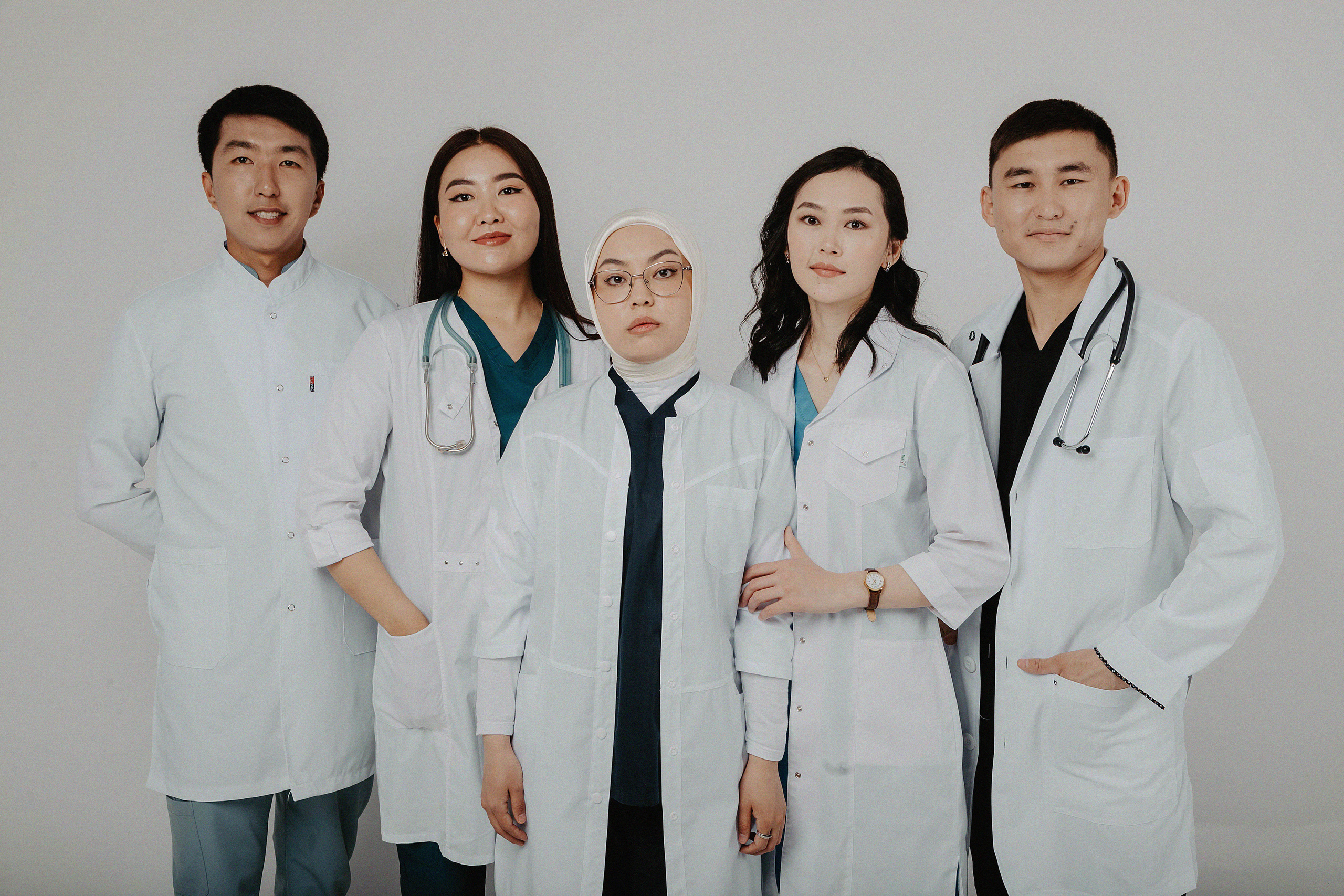 Фотосессия в фотостудии Пространство «Выпускной». Свадебный, семейный и портретный фотограф в Алматы, Костанай