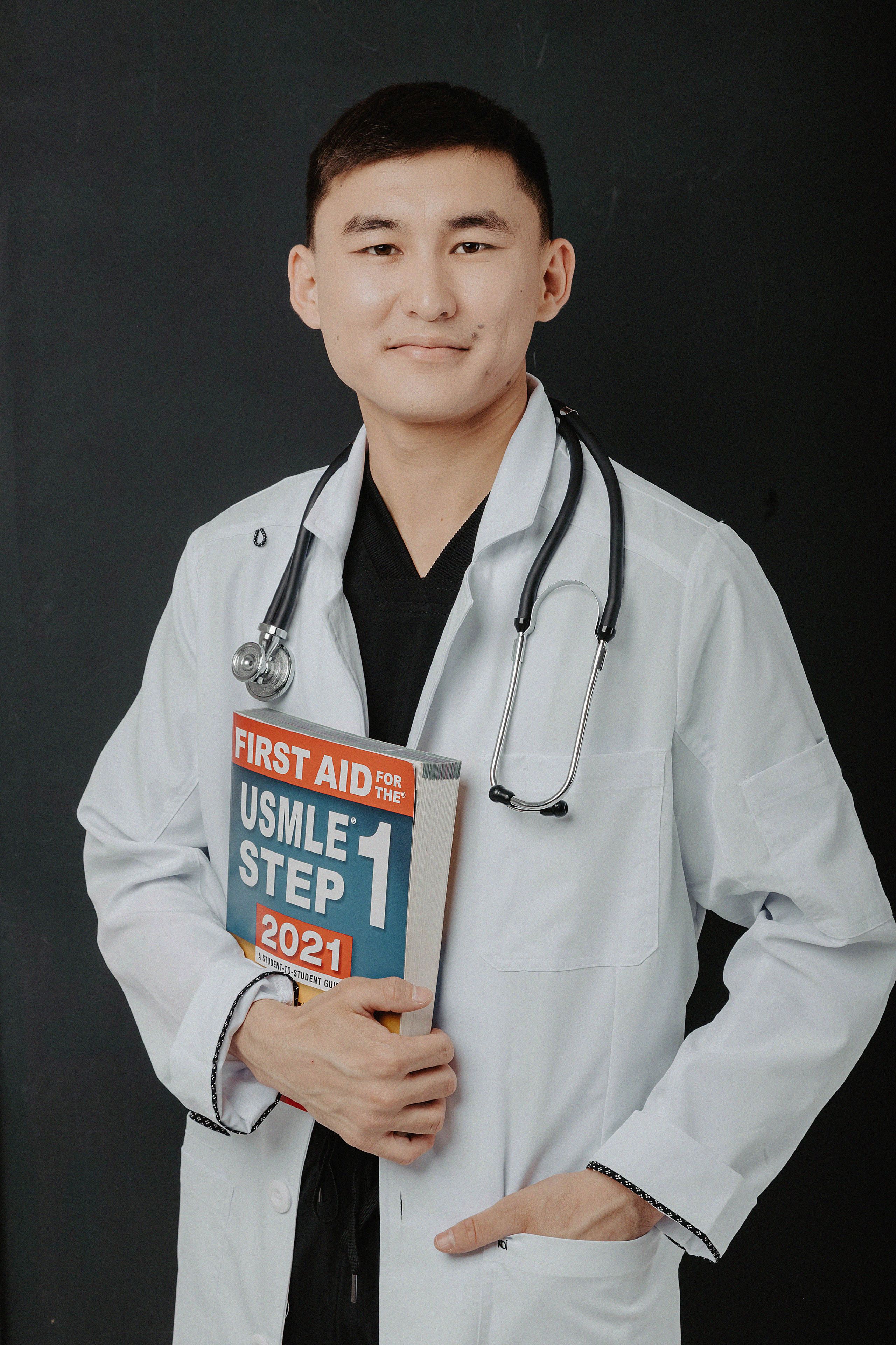 Фотосессия в фотостудии Пространство «Выпускной». Свадебный, семейный и портретный фотограф в Алматы, Костанай