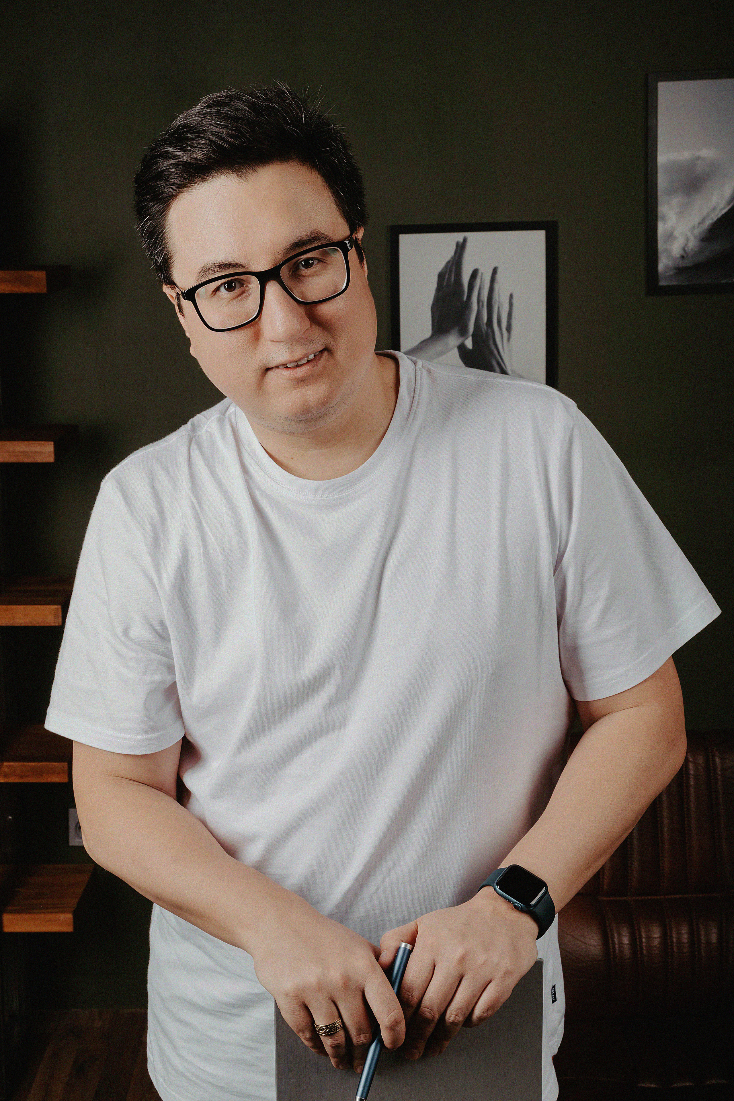 Фотосессия Артура в фотостудии Lighthub. Свадебный, семейный и портретный фотограф в Алматы, Костанай