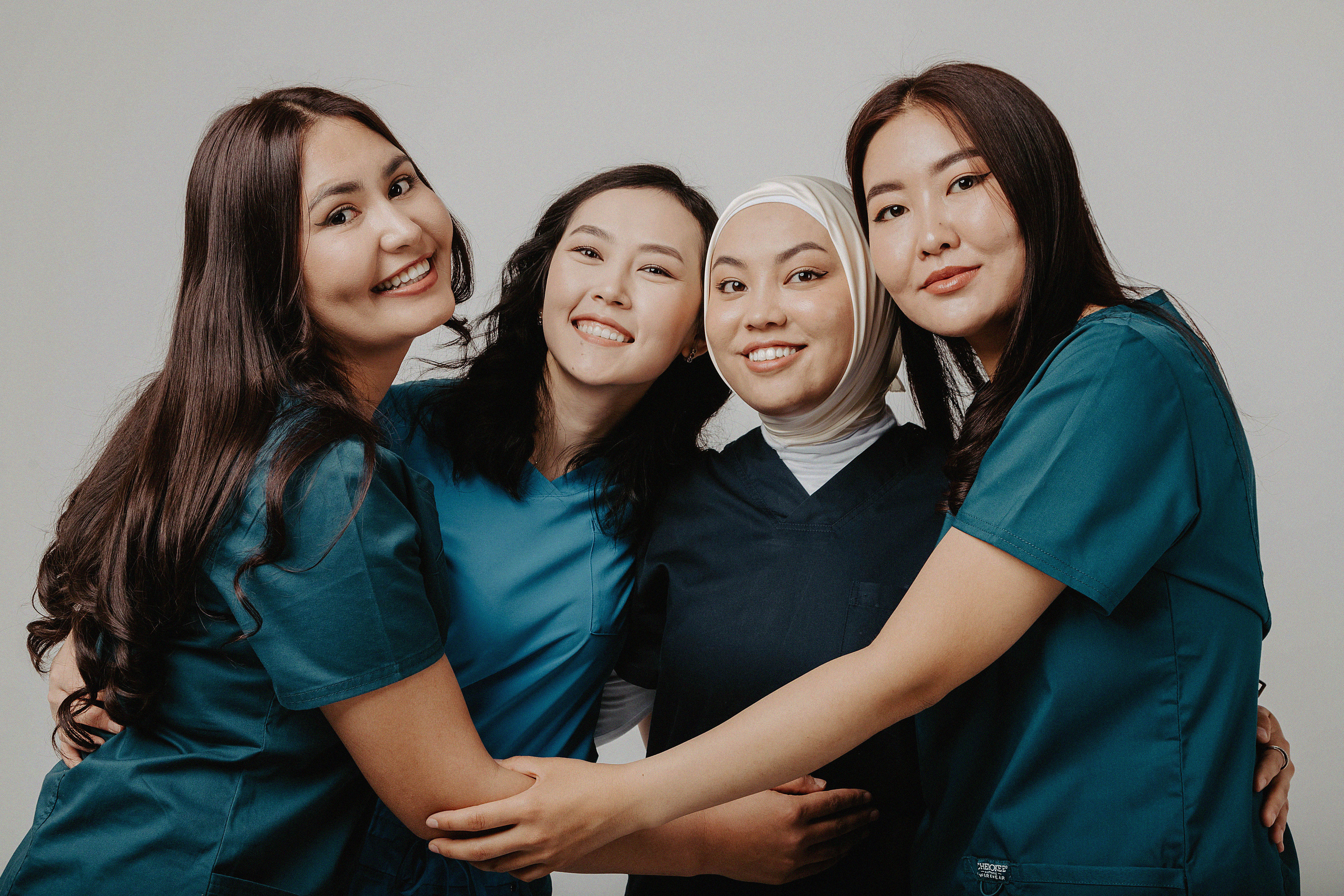 Фотосессия в фотостудии Пространство «Выпускной». Свадебный, семейный и портретный фотограф в Алматы, Костанай