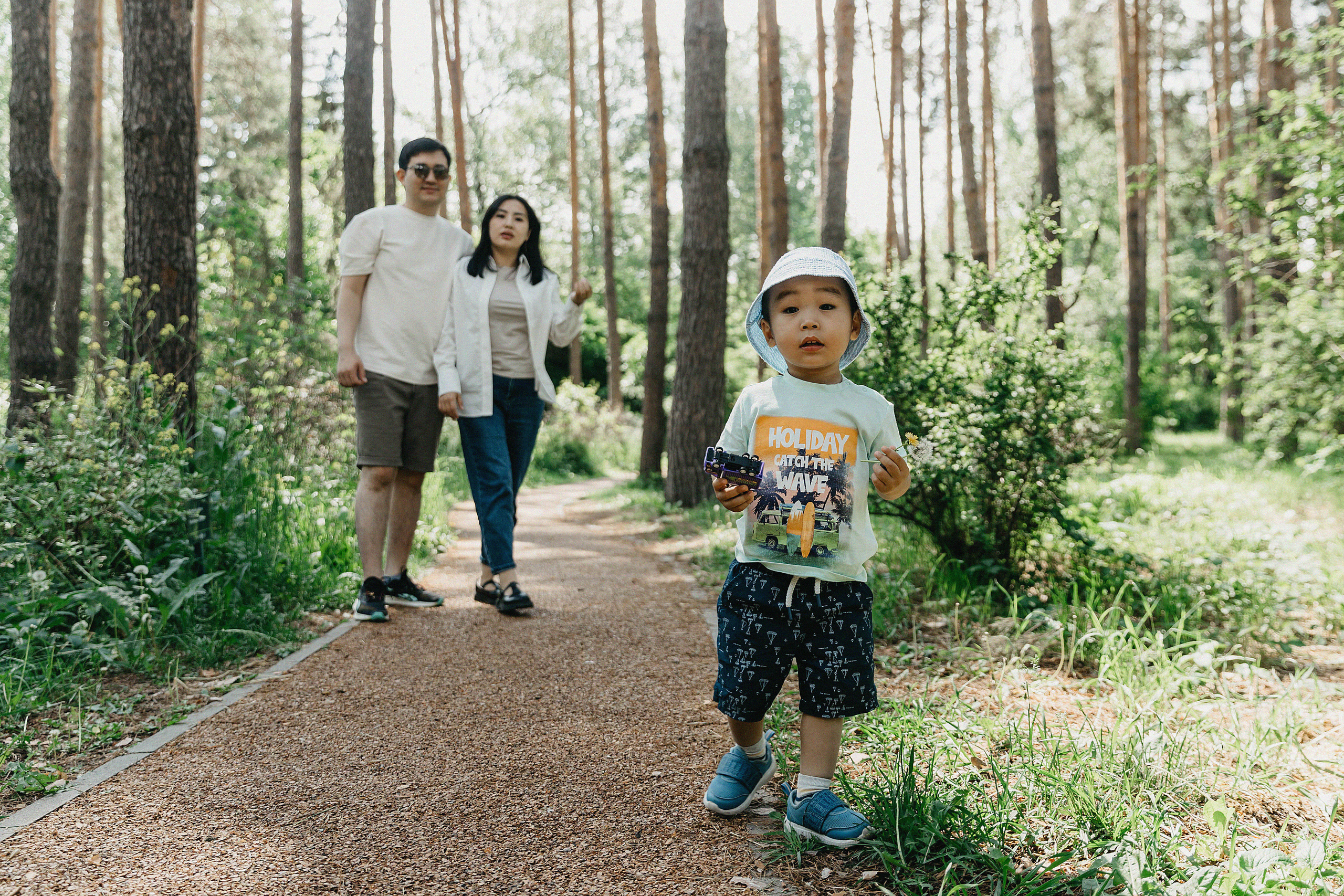 Семейная фотосессия в Ботаническом саду Артура, Алтынай и Алана. Свадебный, семейный и портретный фотограф в Алматы, Костанай