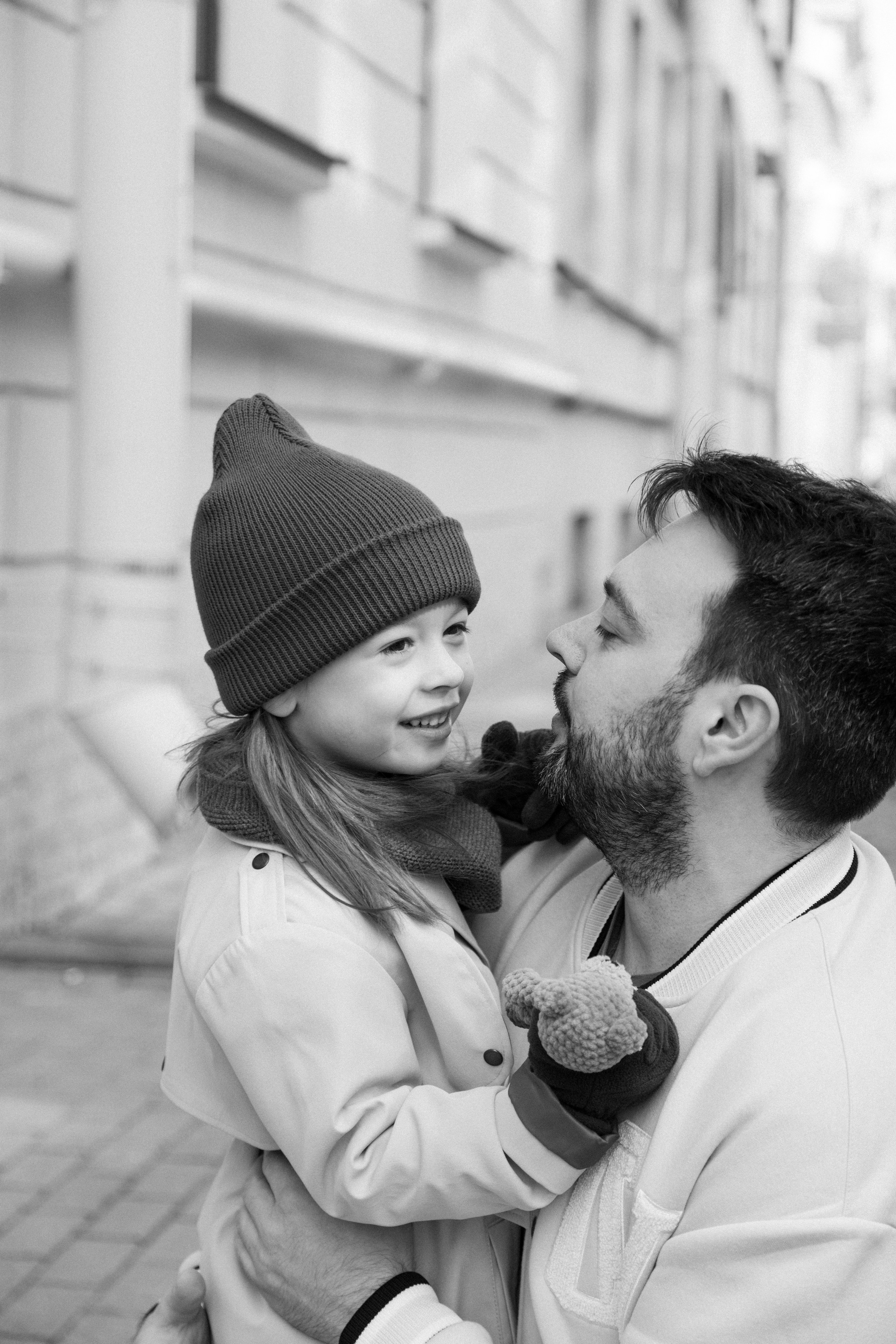 Весенняя фотопрогулка папы и дочки на Васильевском острове. Детский и контент фотограф Надя Волкова Санкт-Петербург