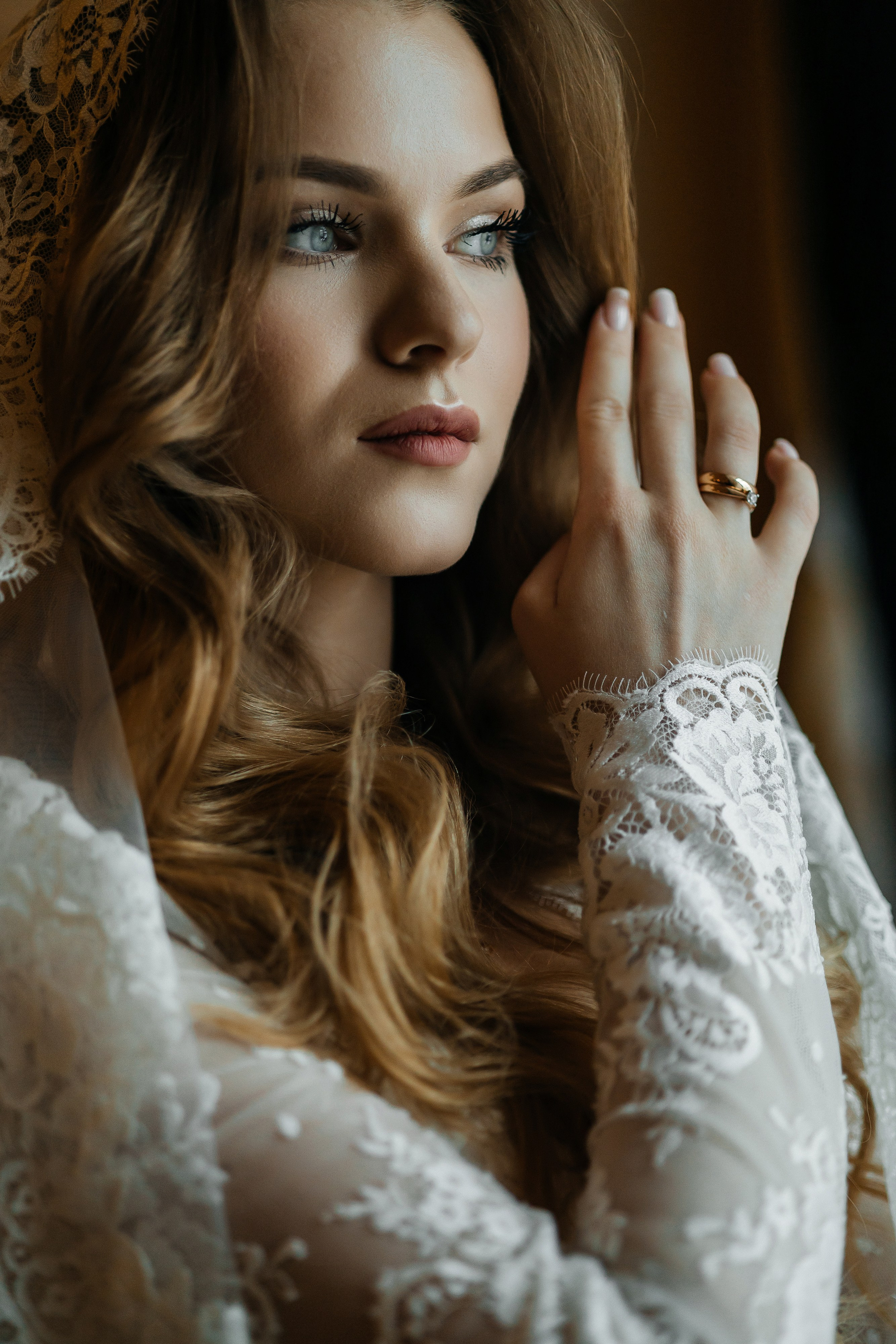 Роскошное утро пары в номере отеля. Олег Сверчков | Свадебный фотограф Вологда