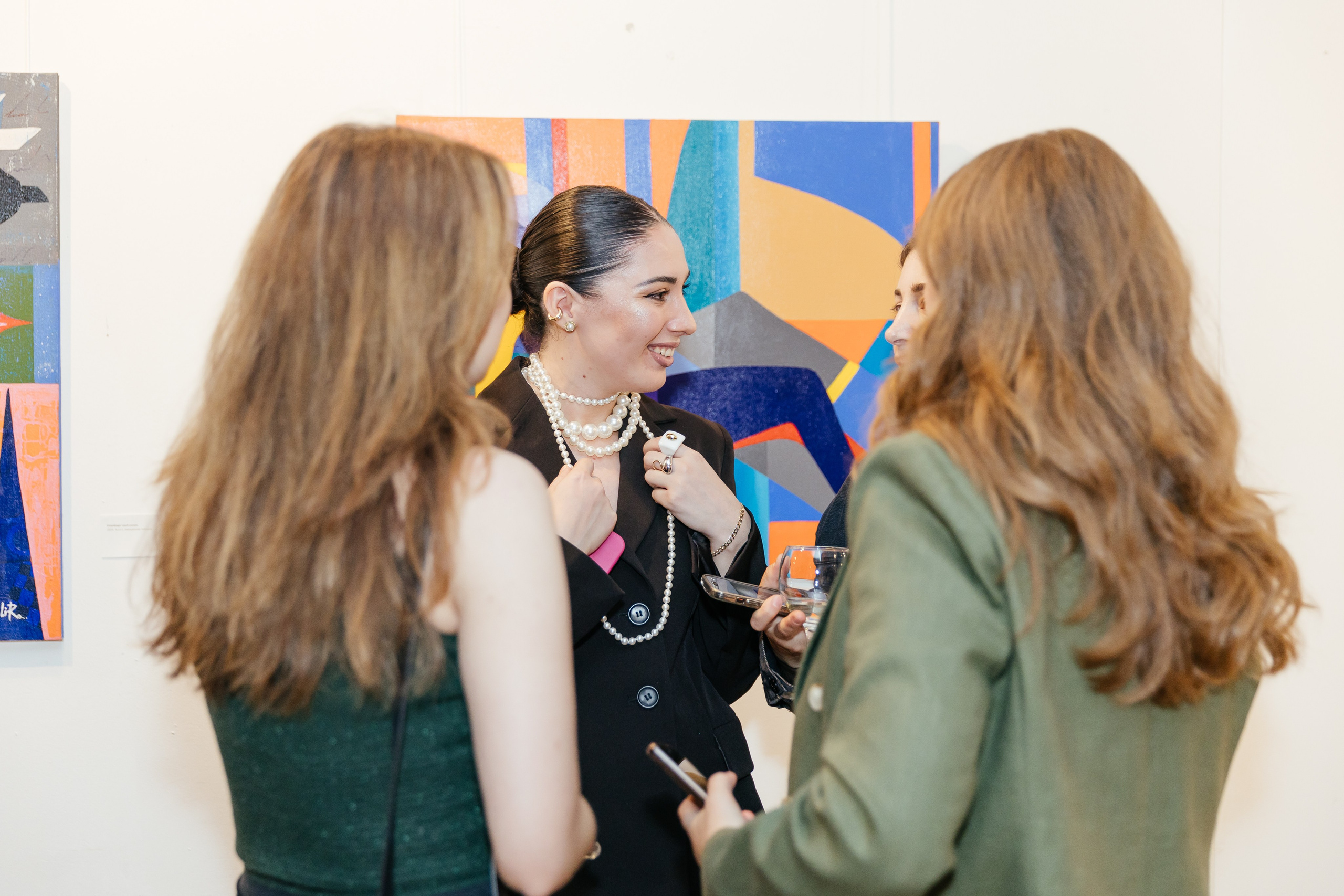 Выставка Лиры Алборовой «Цвет — это я». Свадебный и репортажный фотограф в Санкт-Петербурге Николай Голованов