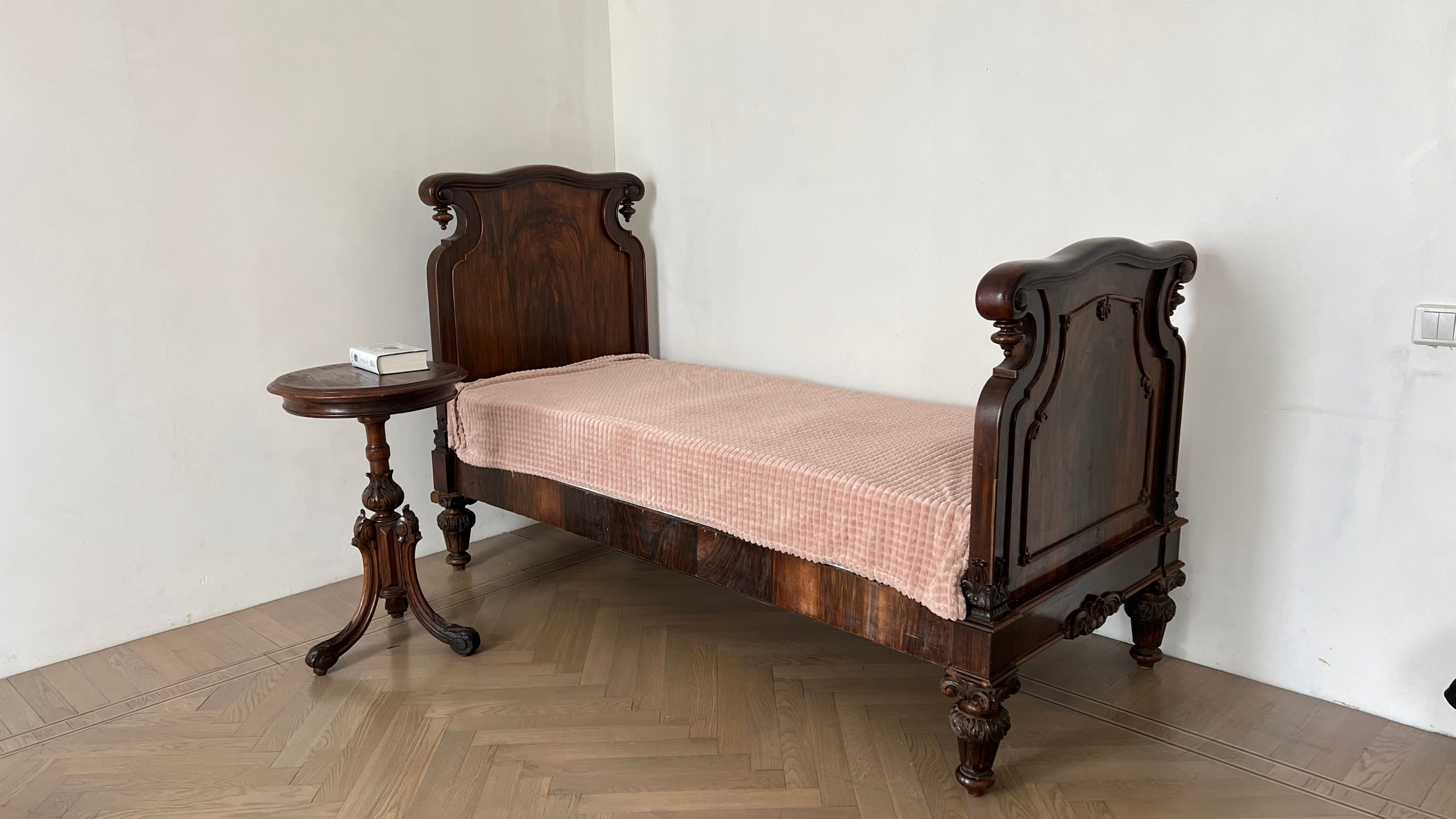 Кровать. Фотолаборатория XIX века в городе Тверь