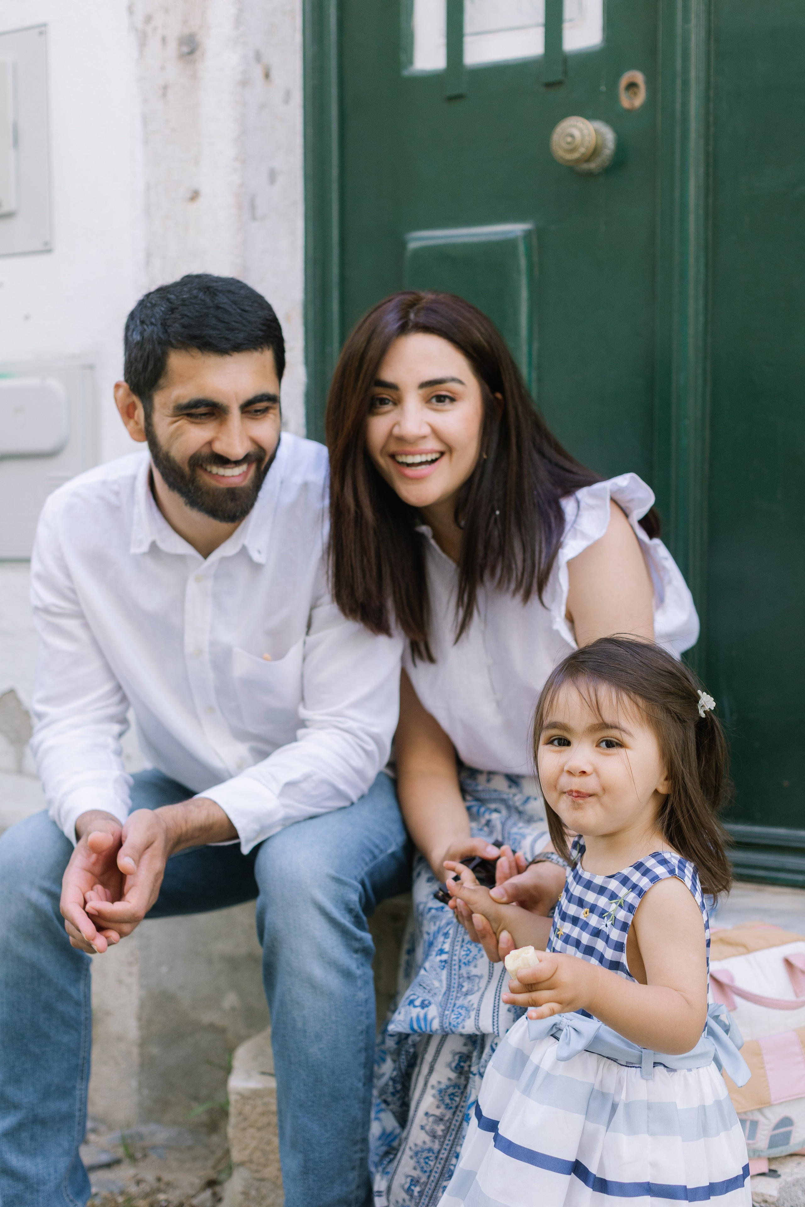 Family photo shoot on the streets of alfama. Свадебный и женский фотограф в Лиссабоне Яковлева Ольга
