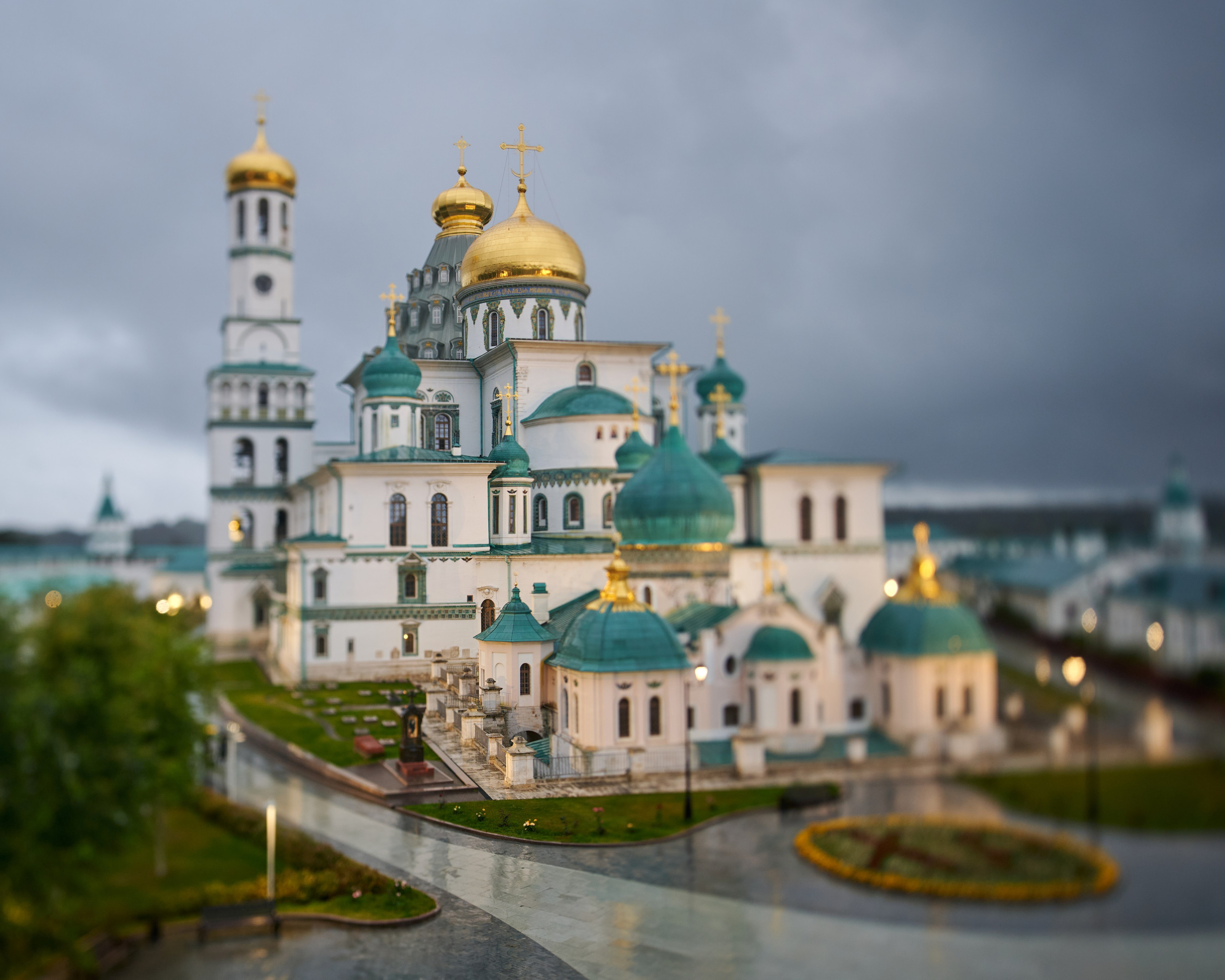 Новый Иерусалим в Истре — архитектурная прогулка под дождём. Фотограф для дизайнеров, застройщиков и бизнеса — интерьеры и архитектура — Свободный Роман в Москве и по России