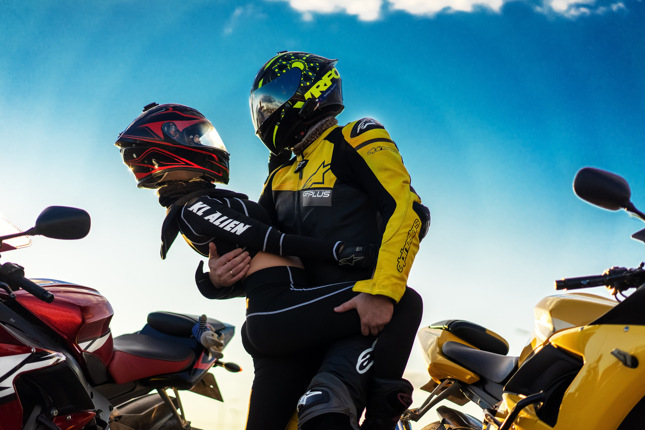 Фотосессия влюбленные на мотоцикле. Фотограф Екатеринбург Кокшарова Александра