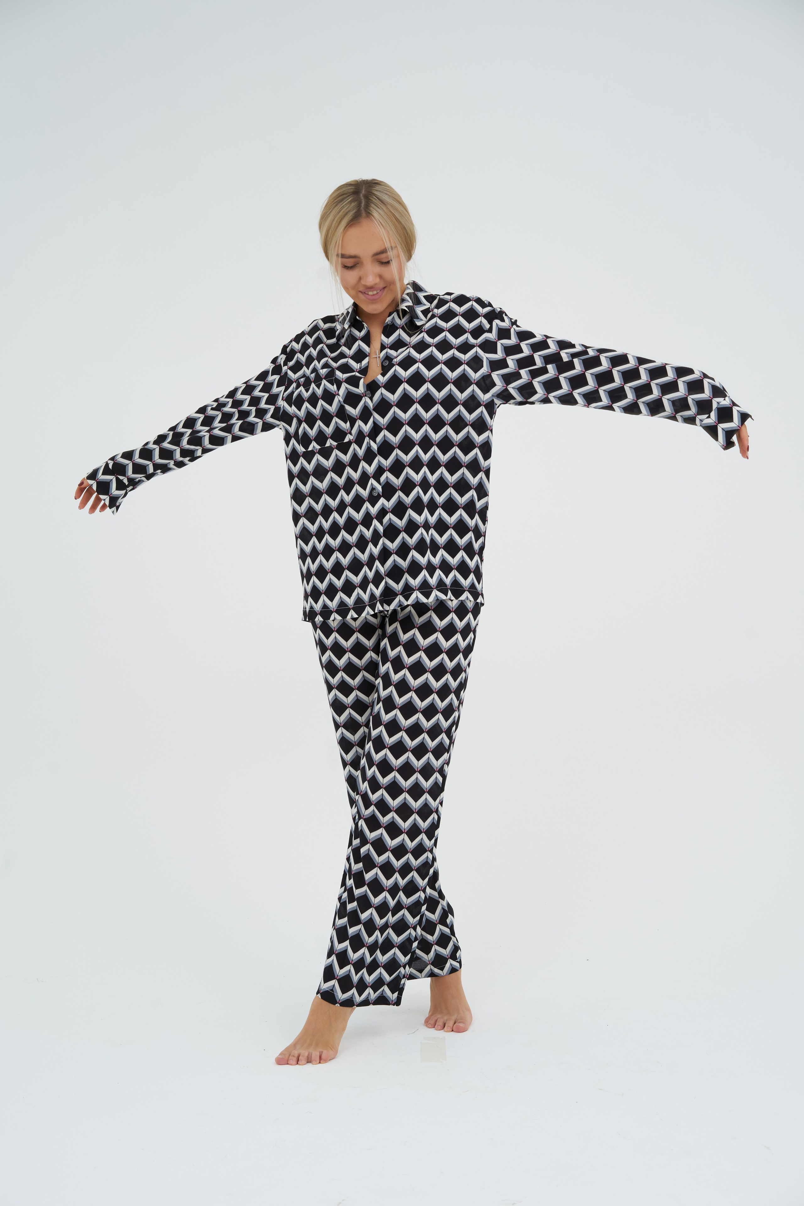 Съемка для рекламы одежды на маркетплейсах. Фотограф Екатеринбург Кокшарова Александра