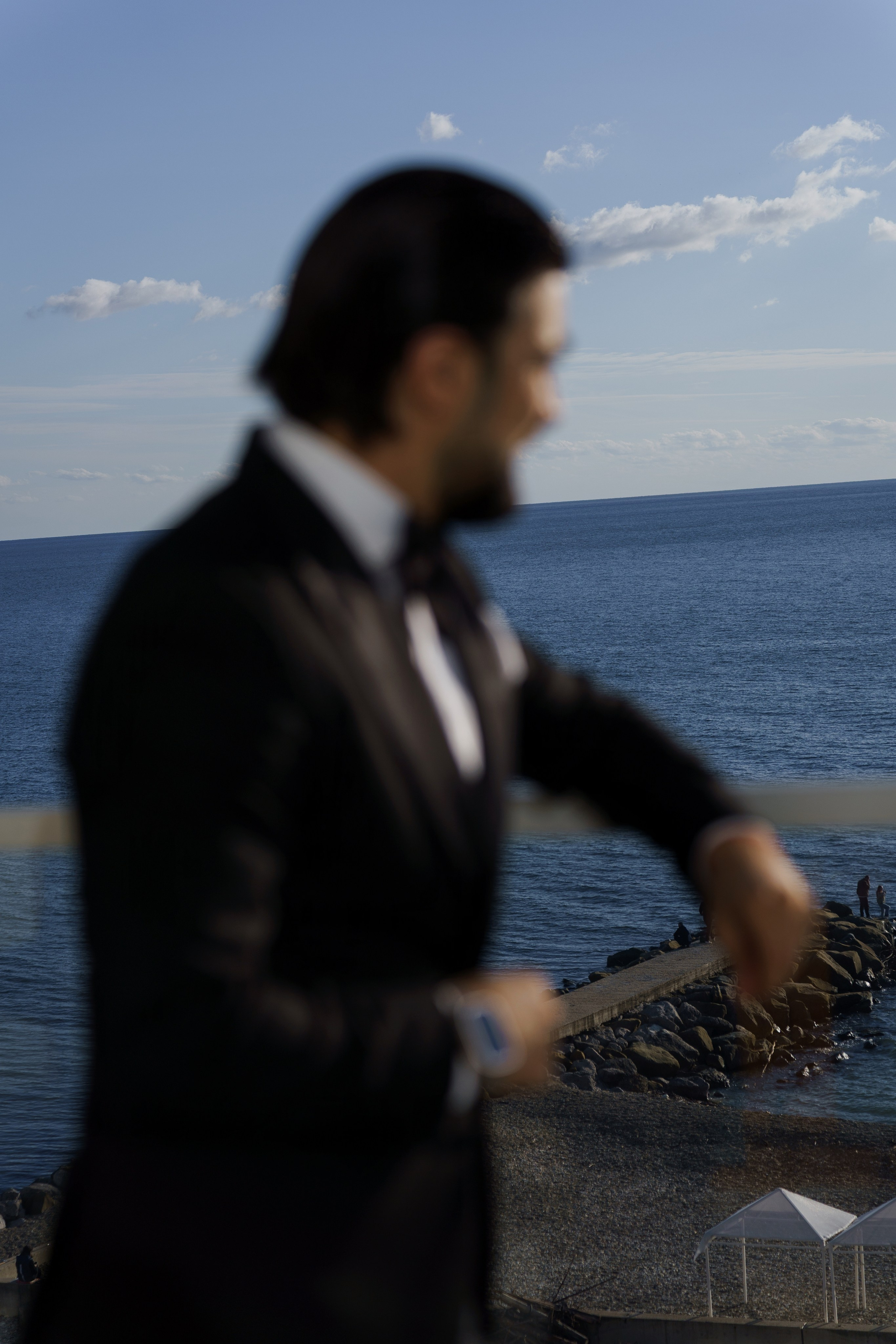 Красивое обручение на берегу чёрного моря в Лермонтово от ТВИНС СТУДИО. ТВИНС СТУДИО — лучшие свадебные фотографы и видеографы в Краснодаре