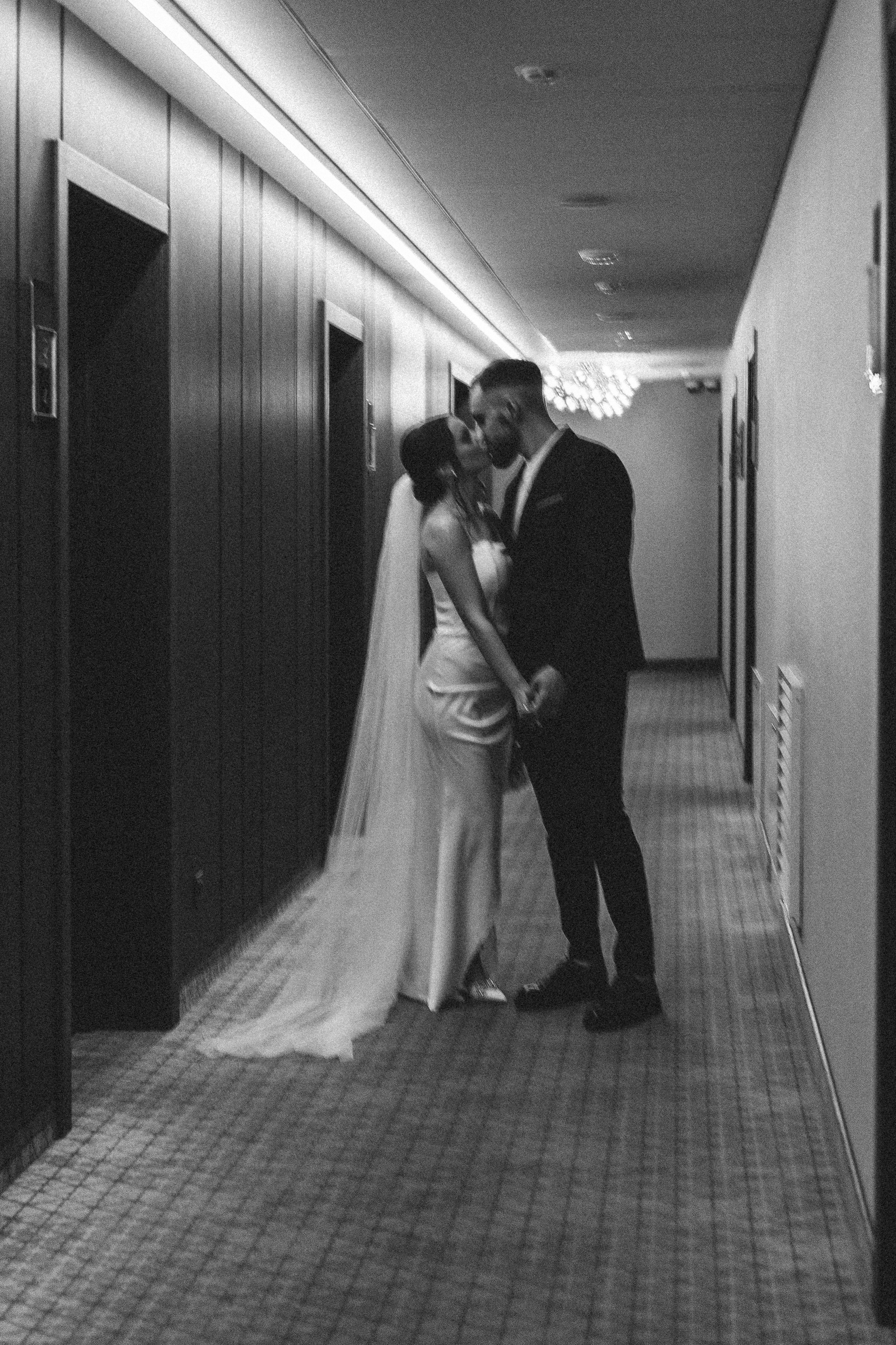 СВАДЕБНАЯ СЬЕМКА СБОРОВ ЖЕНИХА И НЕВЕСТЫ В ОТЕЛЕ И ТАКЖЕ ФОТОСЕССИИЯ В ОТЕЛЕЕ МЕГАПОЛИС БРЯНСК. Профессиональный фотограф, Санкт-Петербург — Виктория Богомолова