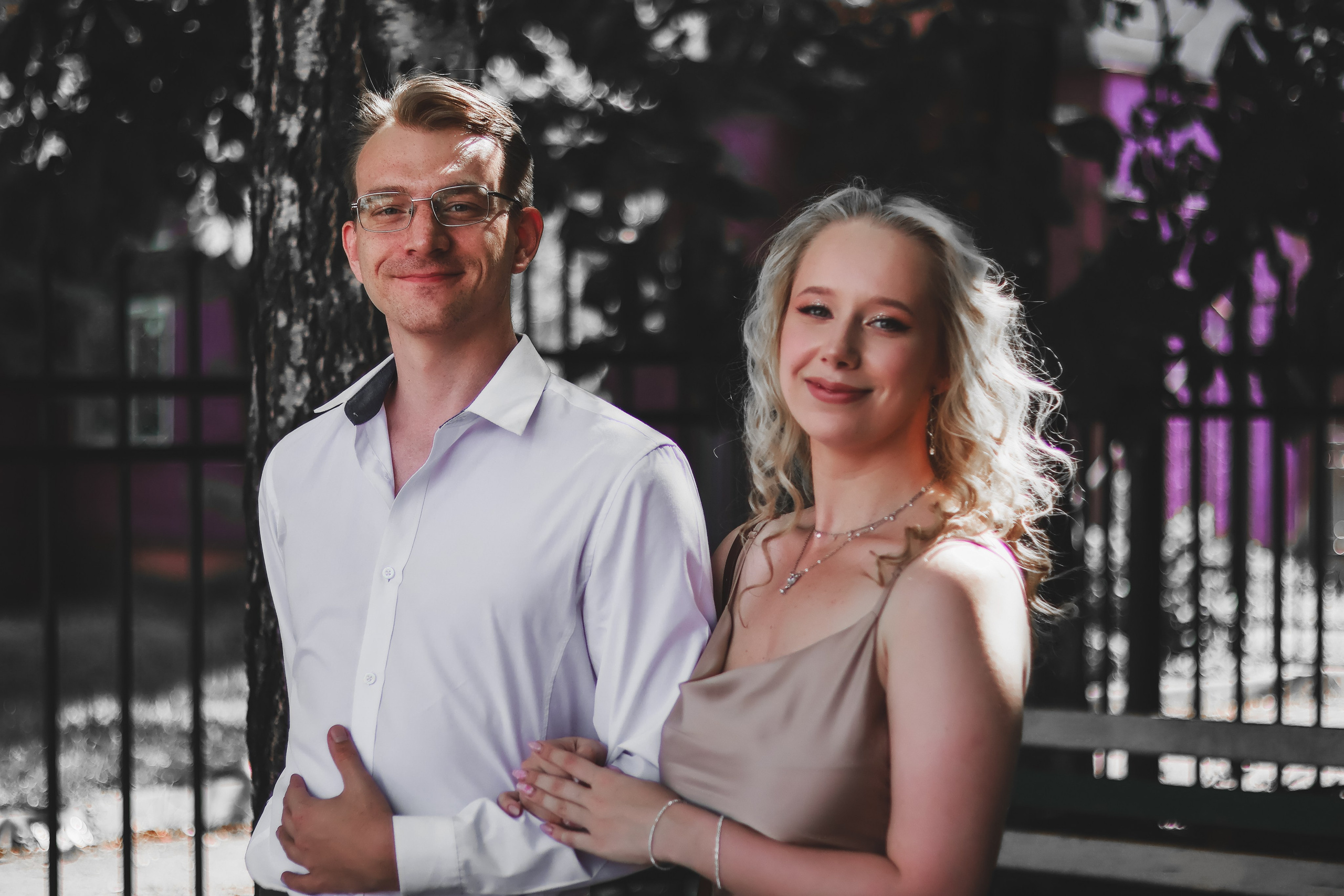 Гости возле загса