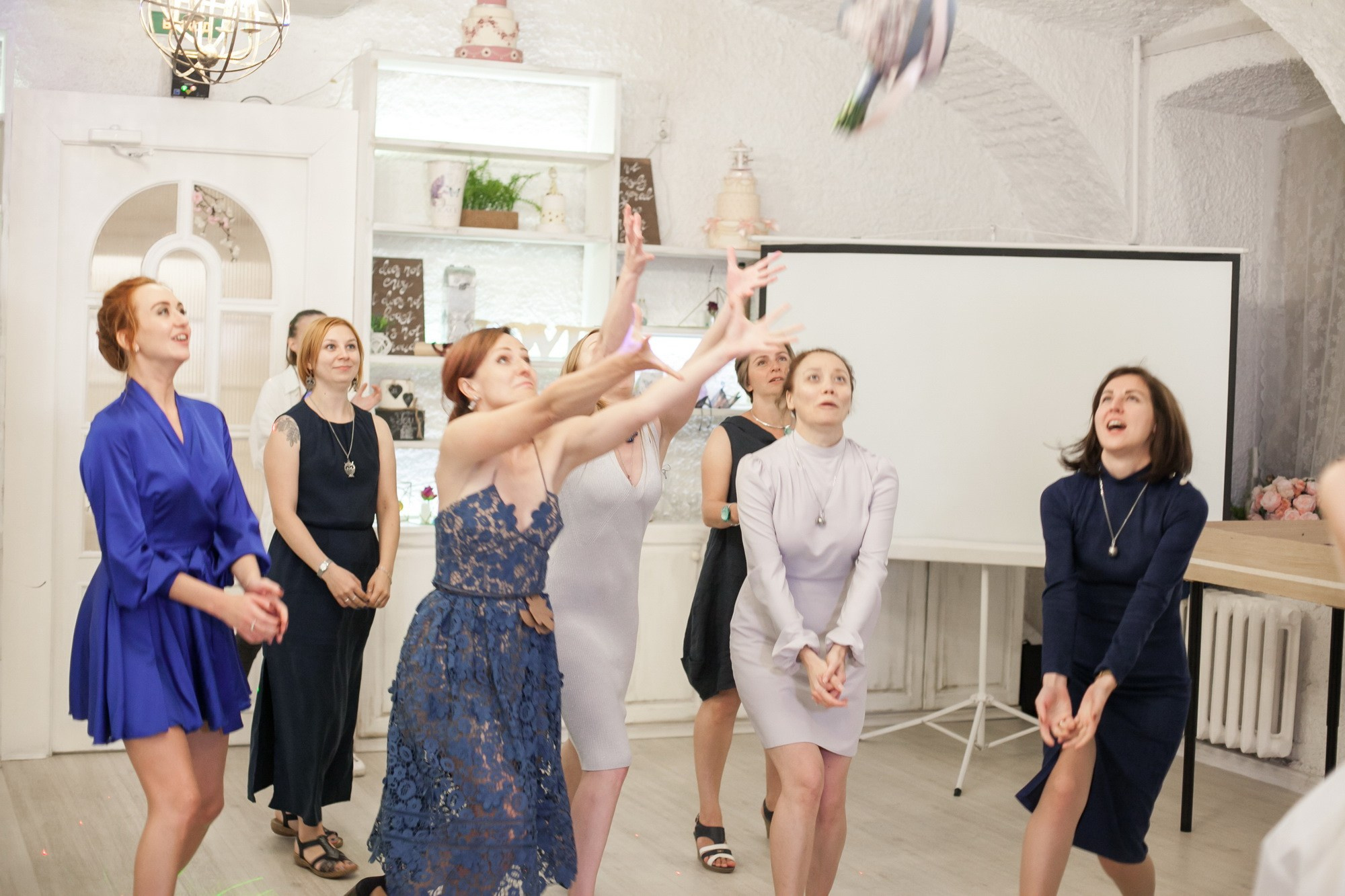 Ты мой космос, свадьба в СПБ. Фотограф крещение венчание в Петербурге! Помогает подобрать храм и посоветовал душевного батюшку в СПб