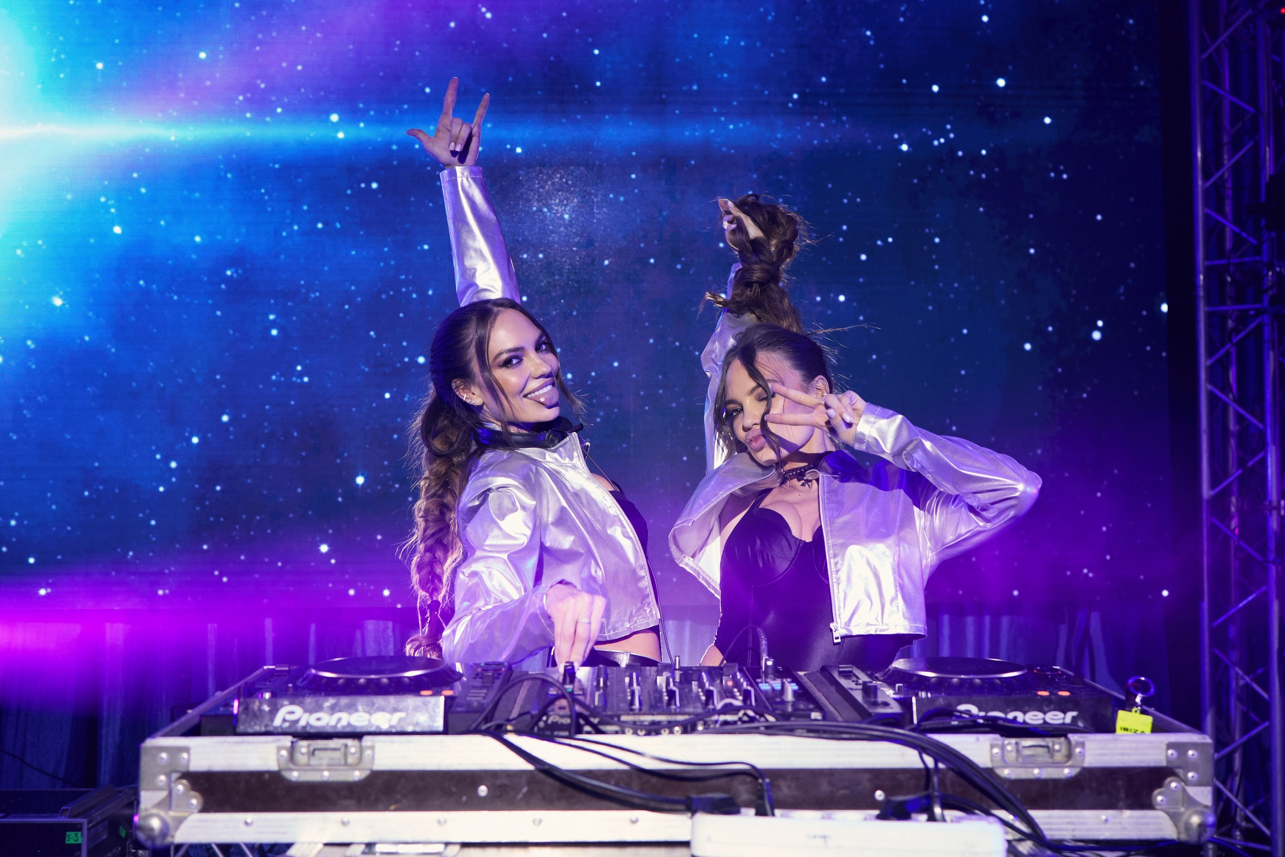 Космический новый год / K-Holding. Другой взгляд на фотографию