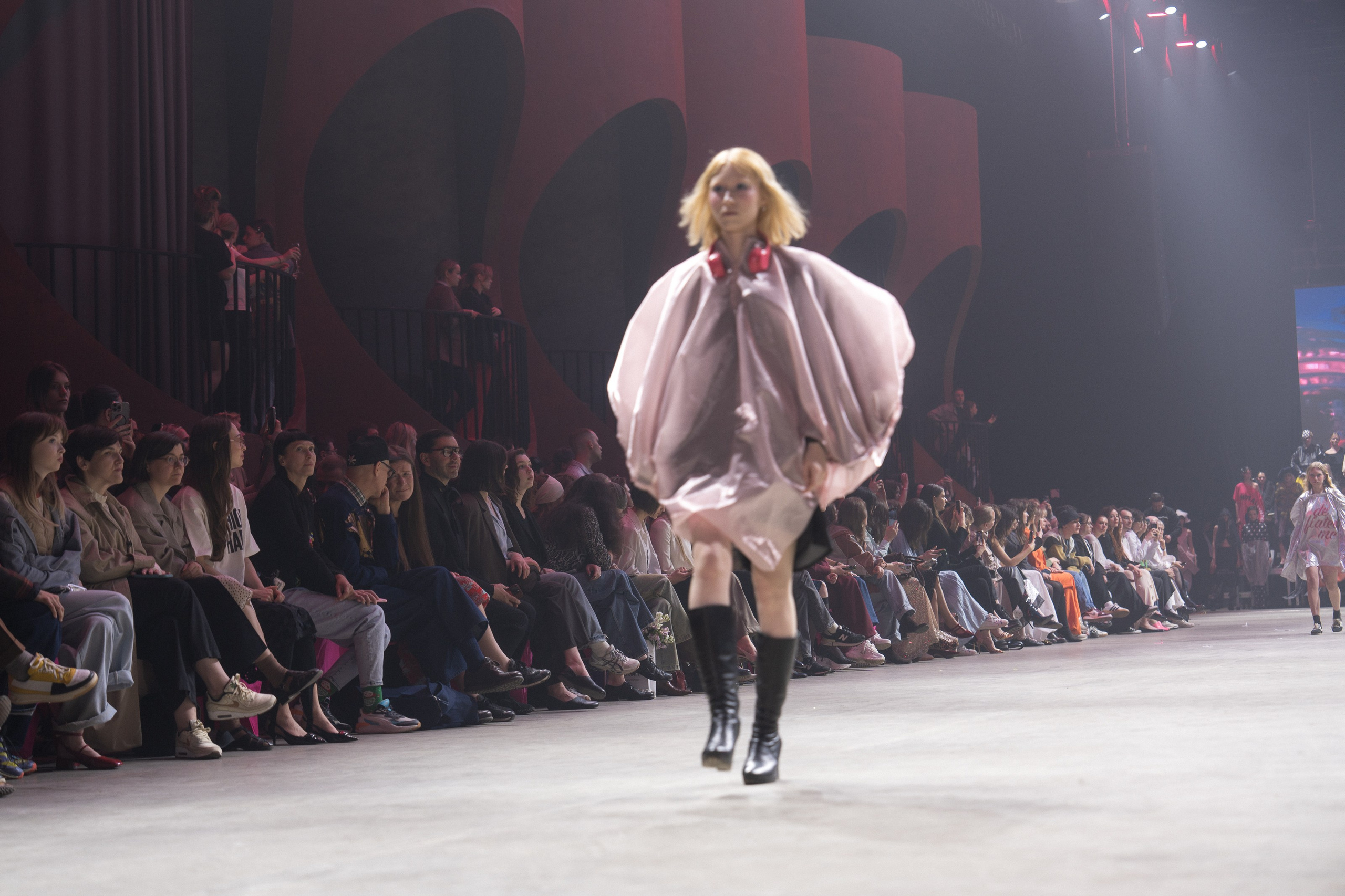 Показ Школы дизайна НИУ ВШЭ. Фотограф Николай Прокофьев модельные тесты в Москве