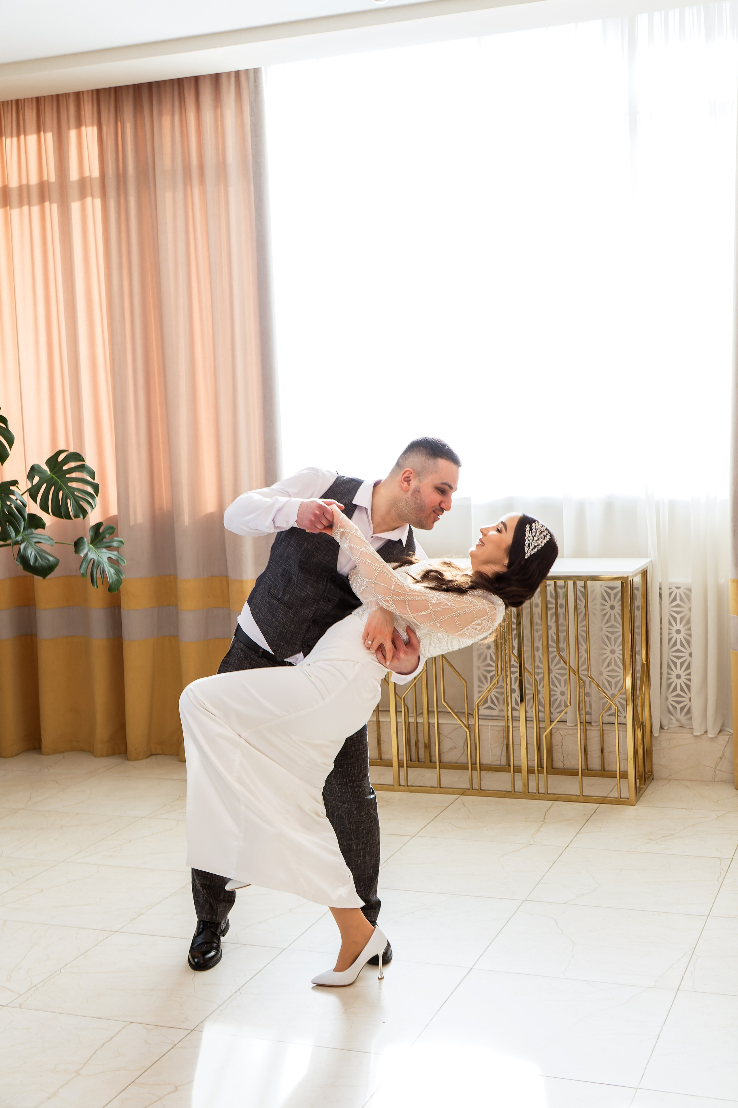 Примеры свадебных фотографий, позы для свадебной съёмки