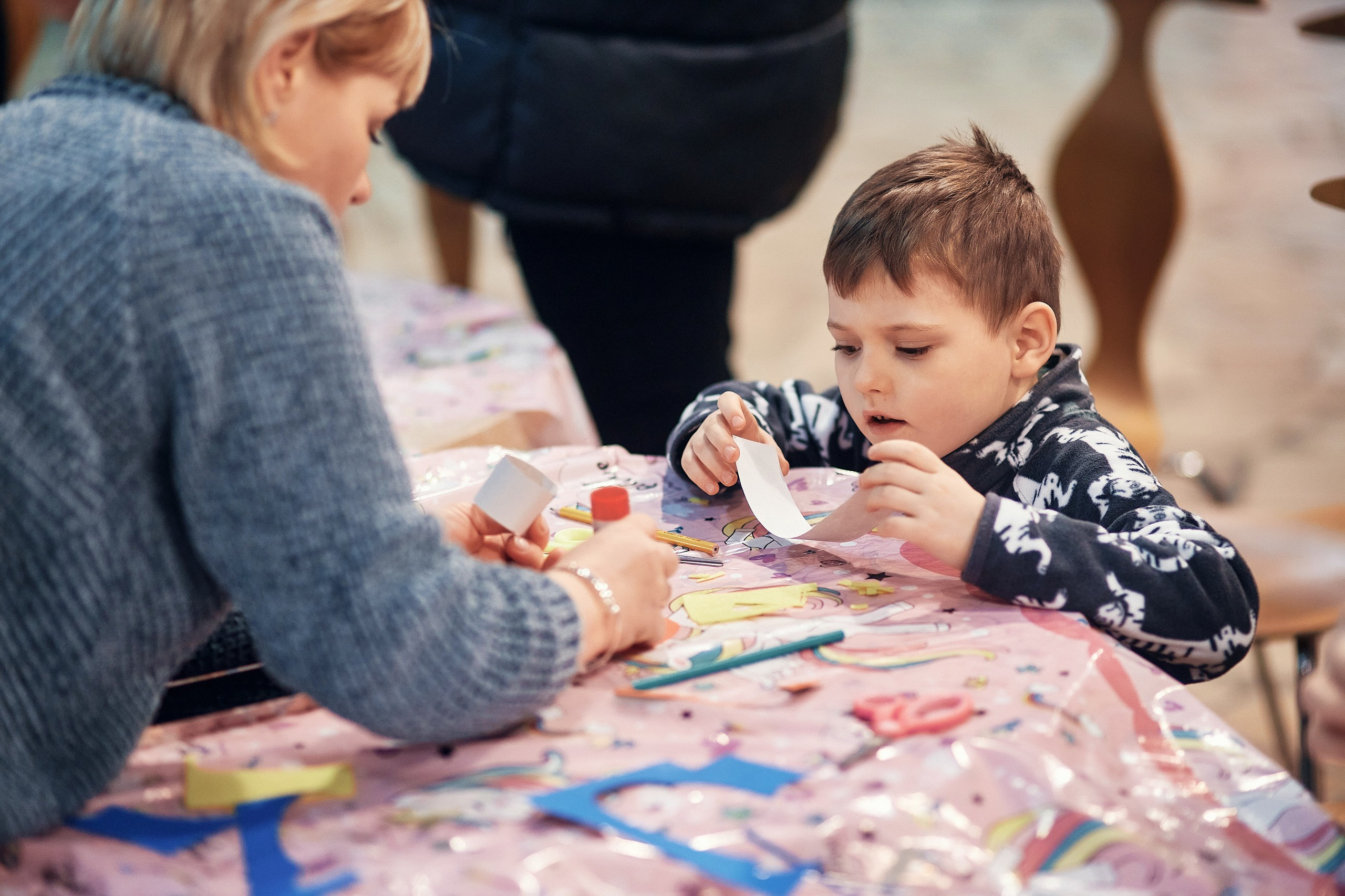 Детский новогодний праздник в ТЦ Июнь. Семейный и репортажной фотограф в Красноярске и Москве Виктор Бабинцев