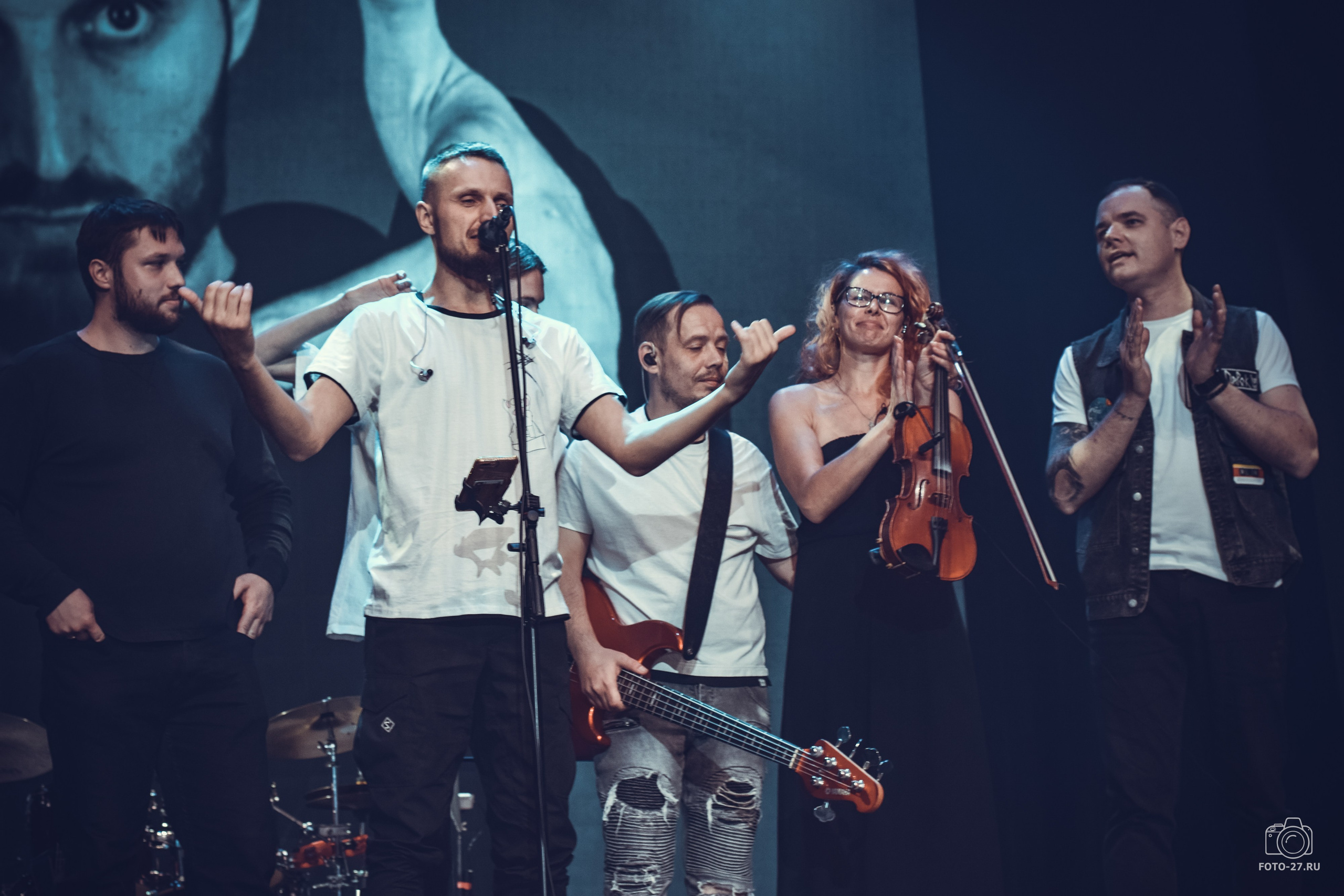 Антон Курдюмов фотограф в Хабаровске Рина Курдюмова фото27 foto27 Антон Дорофеев репортажный репортаж документалист Тони и Рина фотосоздатели ПаПаРоК Философия и любовь сольный концерт ОДОРА Хабаровск