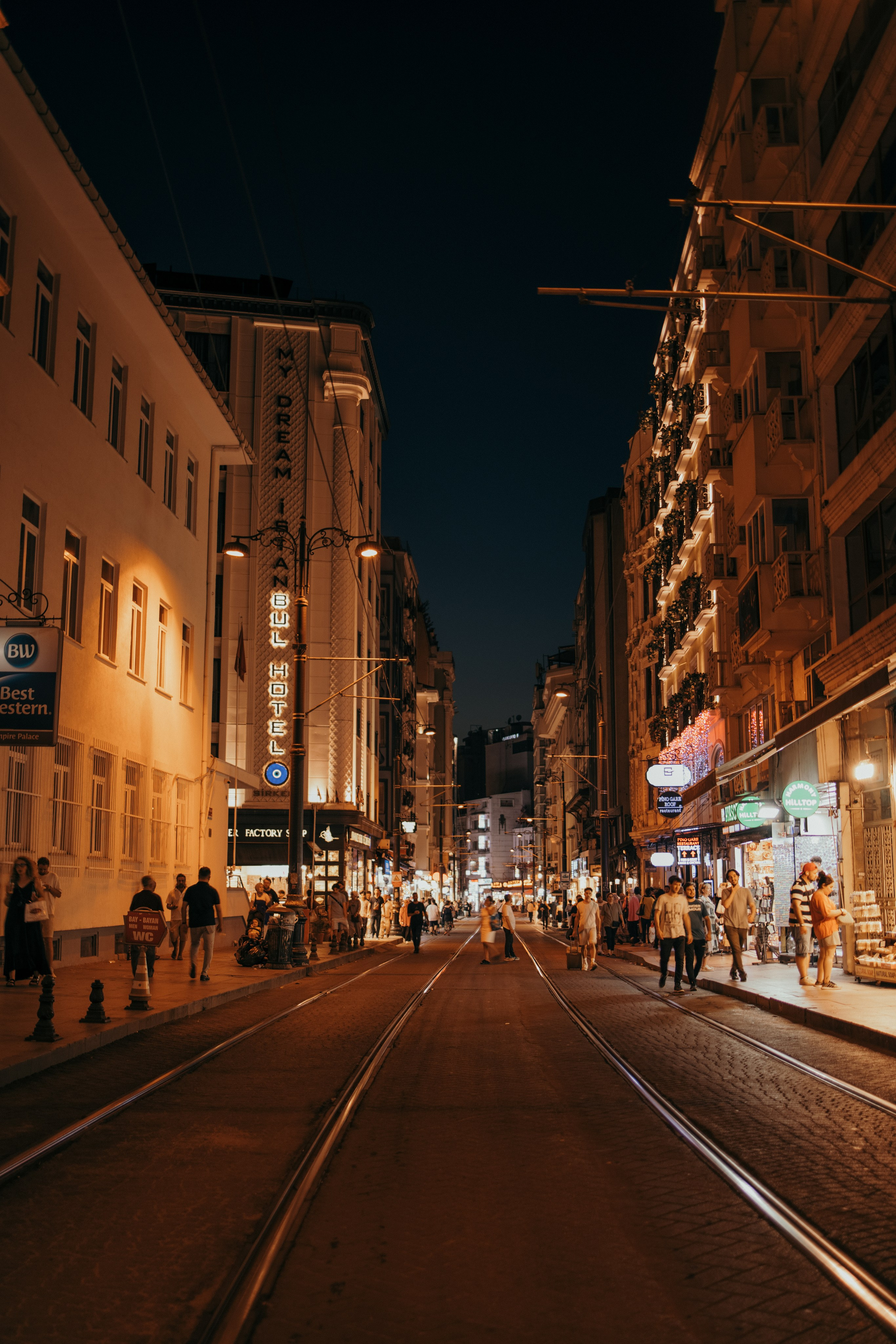 Street photo. Photographer in Turkey — Dari N