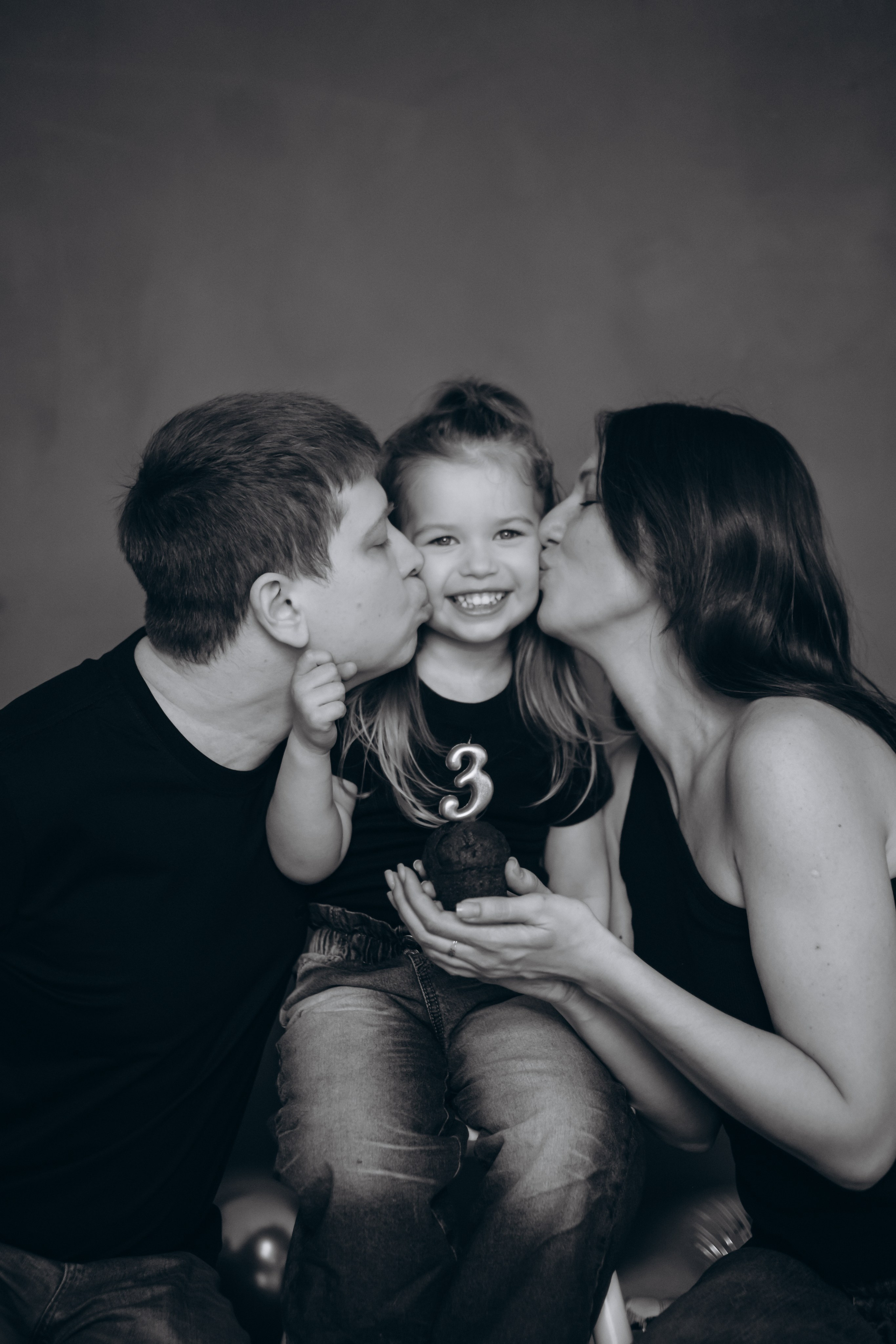 Фотосессия «День рождения» в минималистичной студии. Фотограф Новосибирск Анна Рождественская