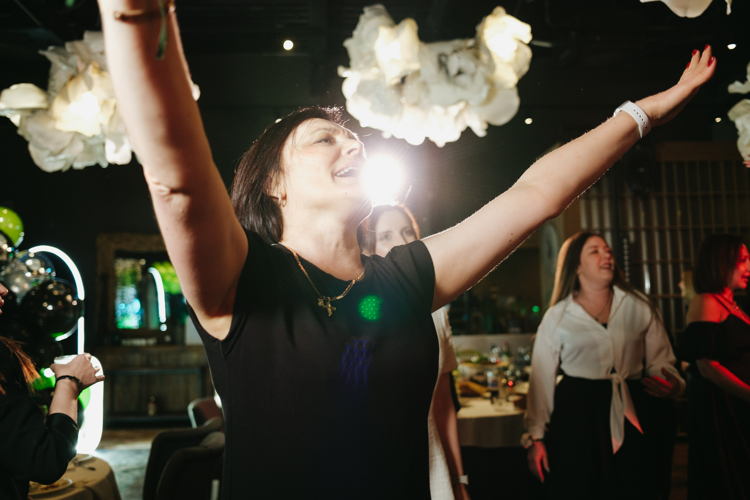 Корпоратив в Сириусу (Адлер) 10 лет компании. Свадебный фотограф Денис Ожигин в Краснодаре и крае. Эмоциональная и стильная съемка вашего дня