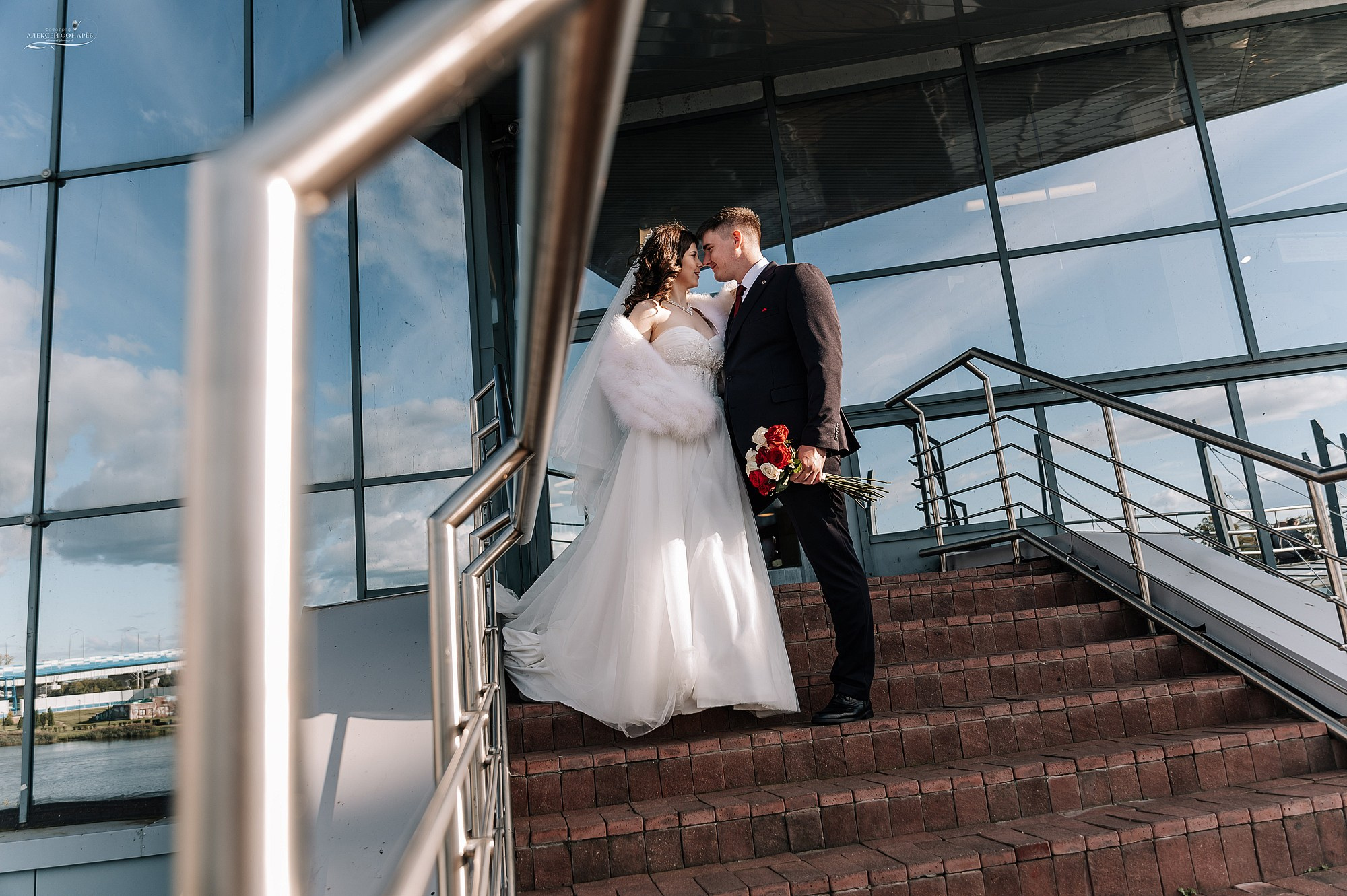 Свадебная прогулка Евгения и Анны в Дубне. Свадебный фотограф в Дубне Алексей Фонарёв