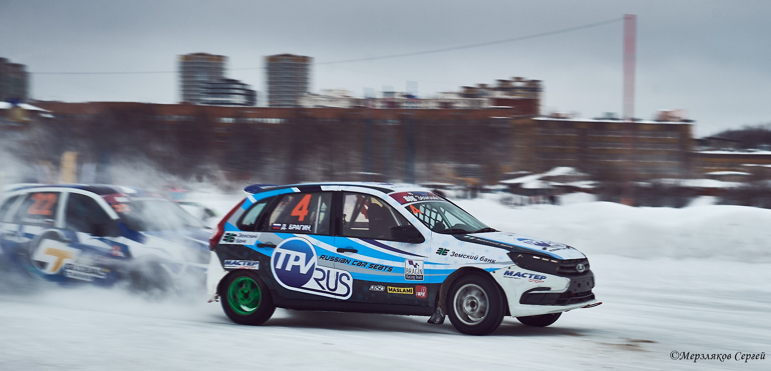 Трековые автогонки на льду Чемпионат России. Спортивный репортажный фотограф в Ижевске Сергей Мерзляков