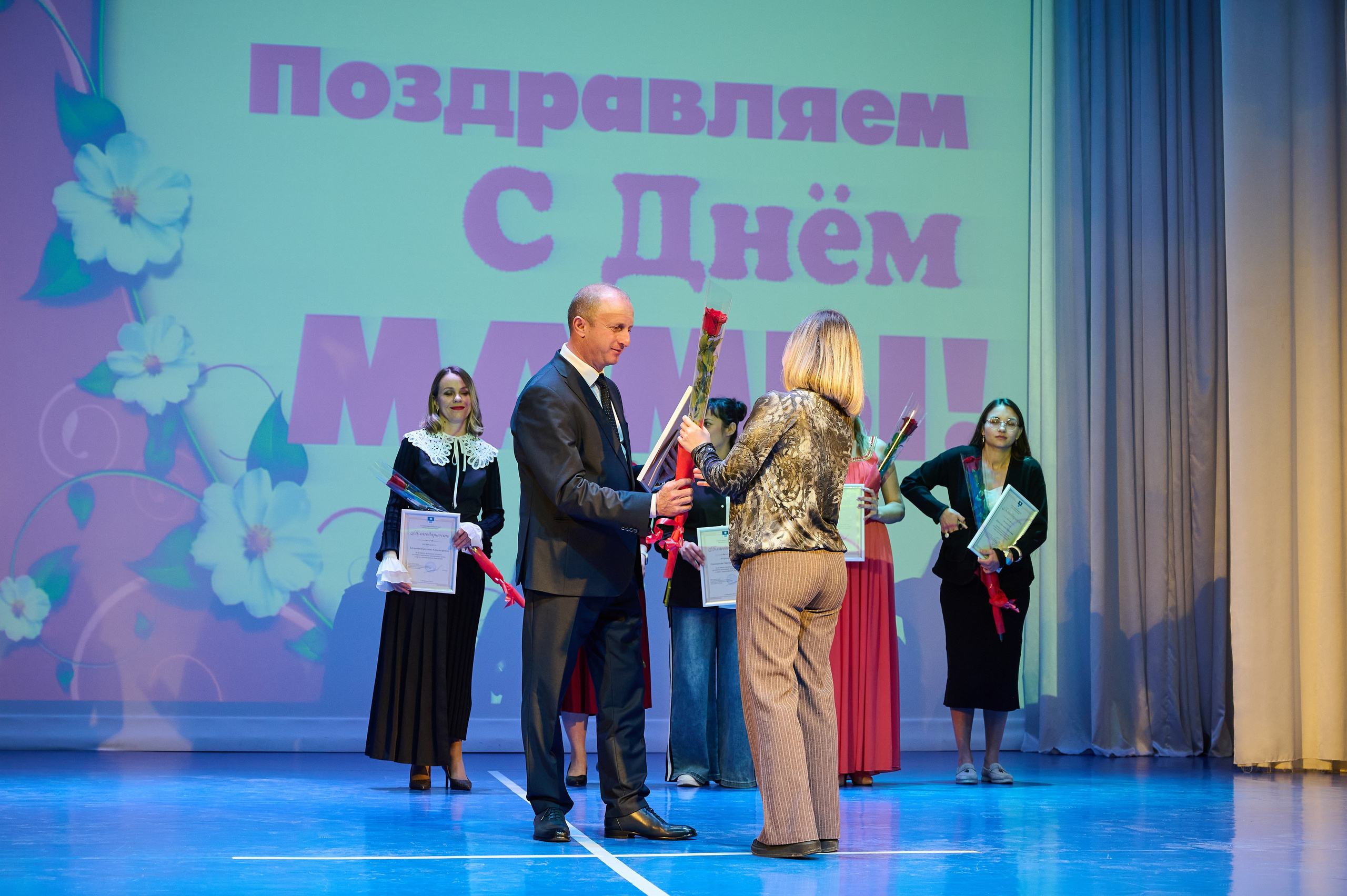 День матери Марьина Роща. Жизнь курорта Кабардинка в фотографиях