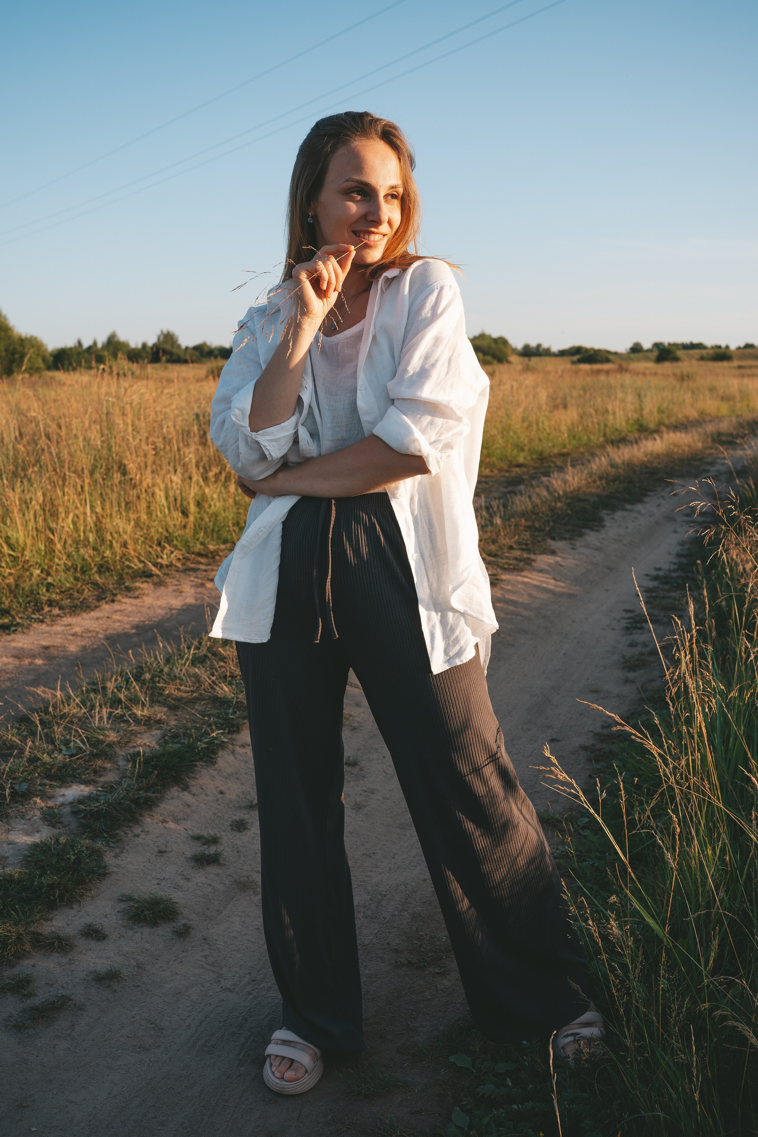 Семейная съемка в поле с ребенком: мама и сын. Фотограф Екатерина Канчалаба