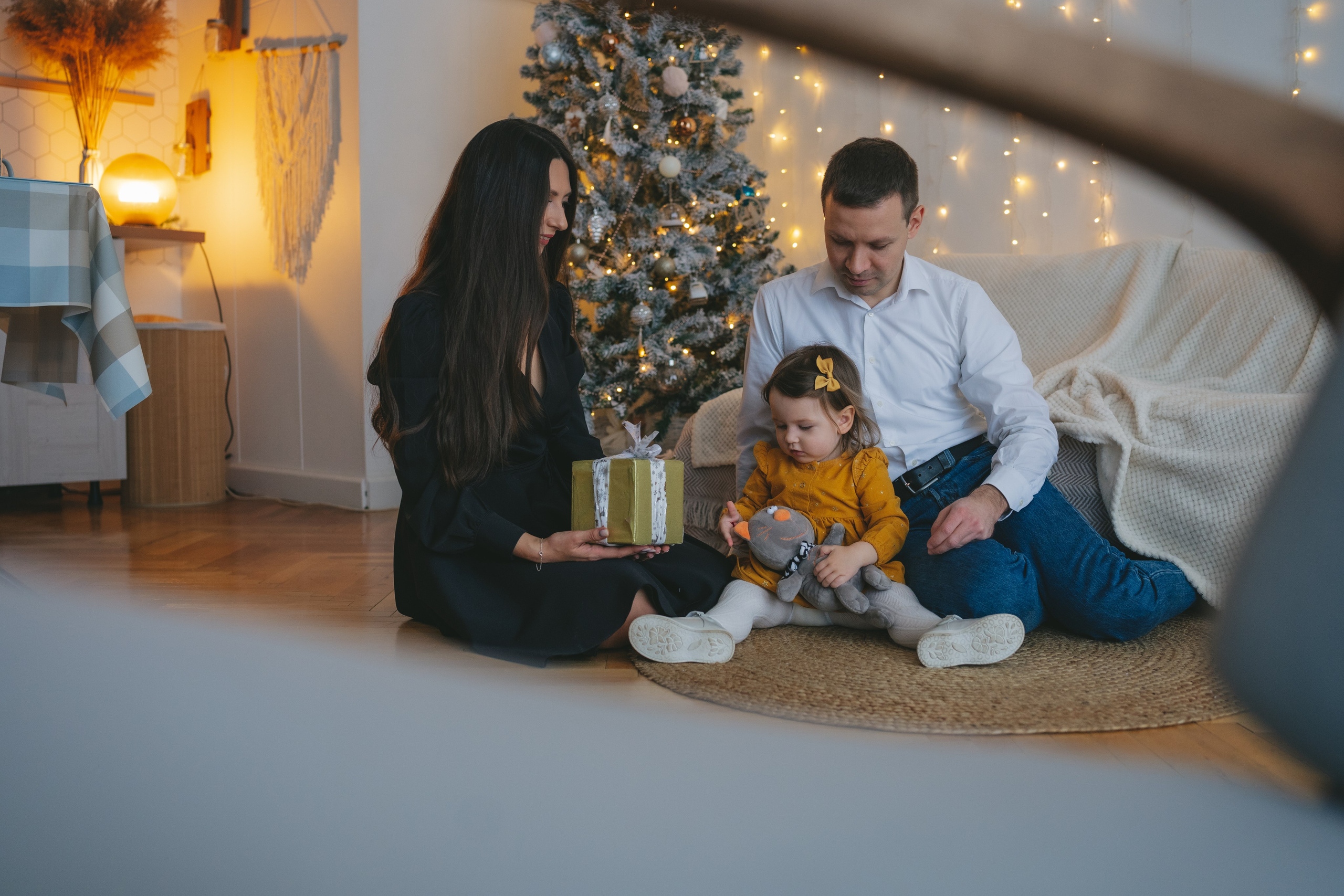 Семейная новогодняя съемка в студии. Фотограф Екатерина Канчалаба