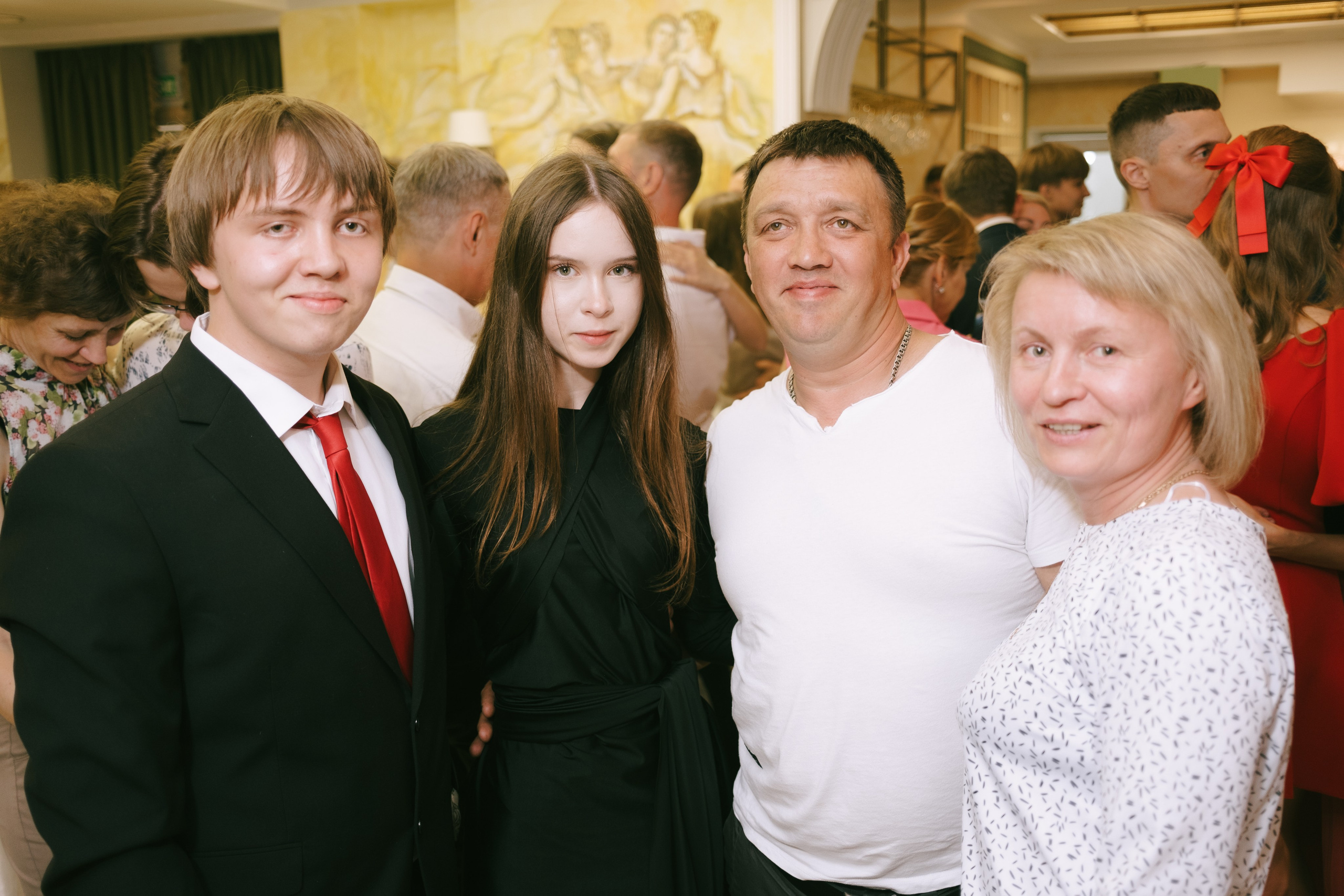 Выпускной школа 33. Свадебный и репортажной фотограф Денис Ожигин в Краснодаре и Краснодарском крае