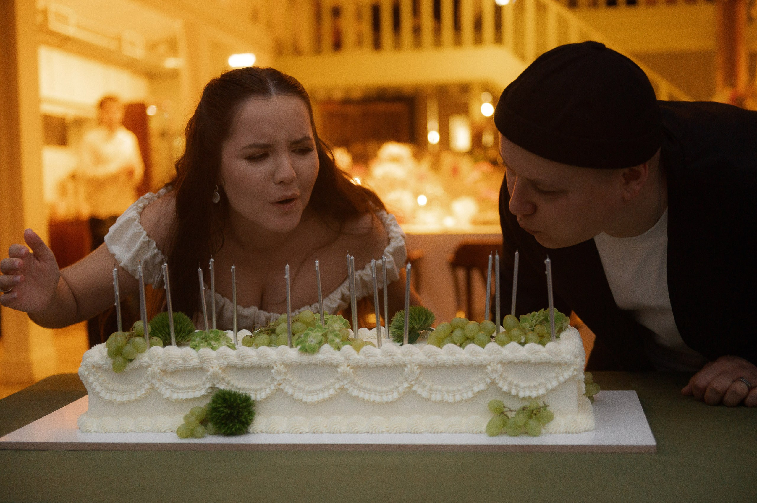 Зеленая тропа, уютная свадьба под дождем. Афина Ефимова. Свадебный фотограф Москва