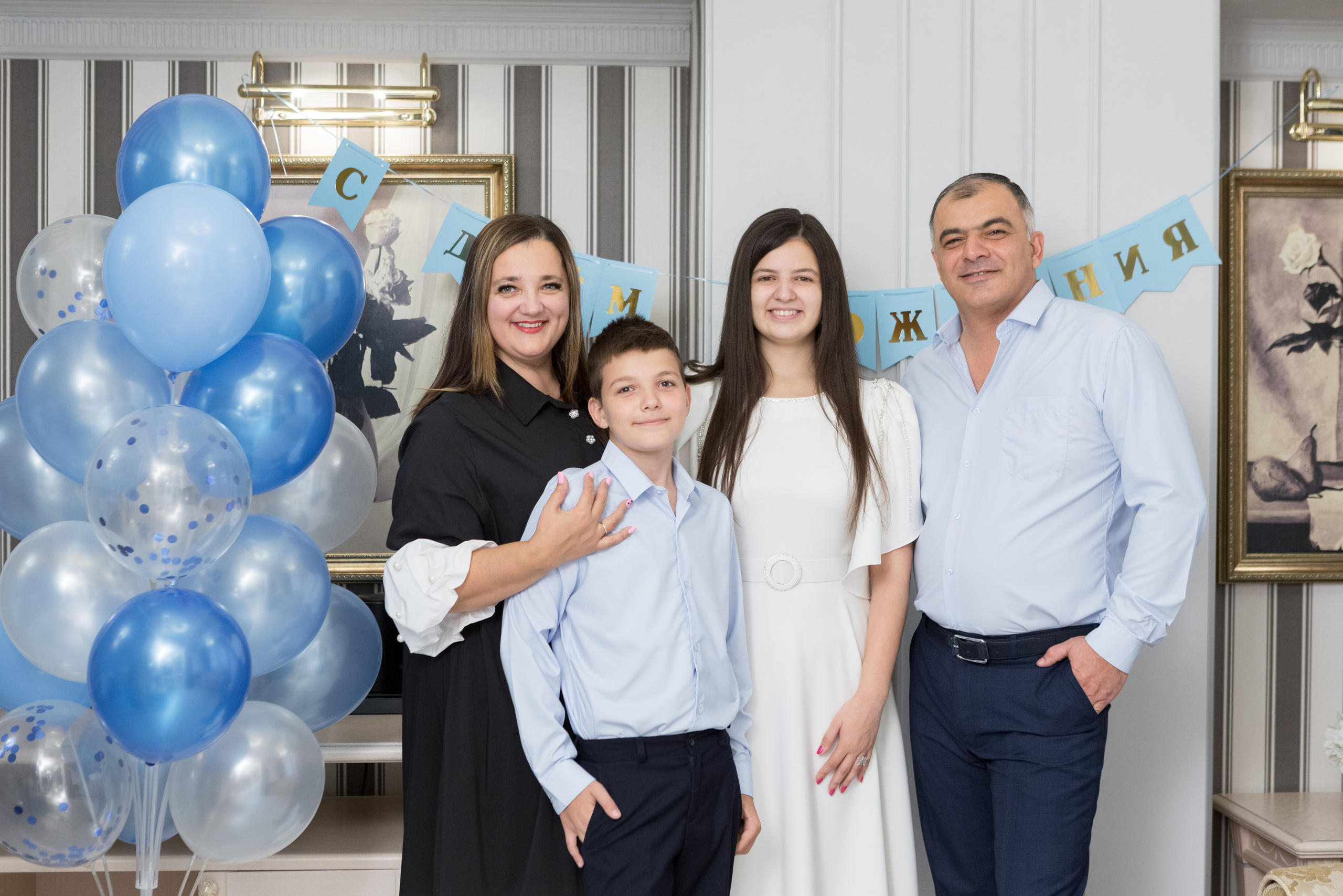 Семейная фотосессия в честь дня рождения. Рекламный, предметный, репортажный, семейный фотограф и художник в Москве