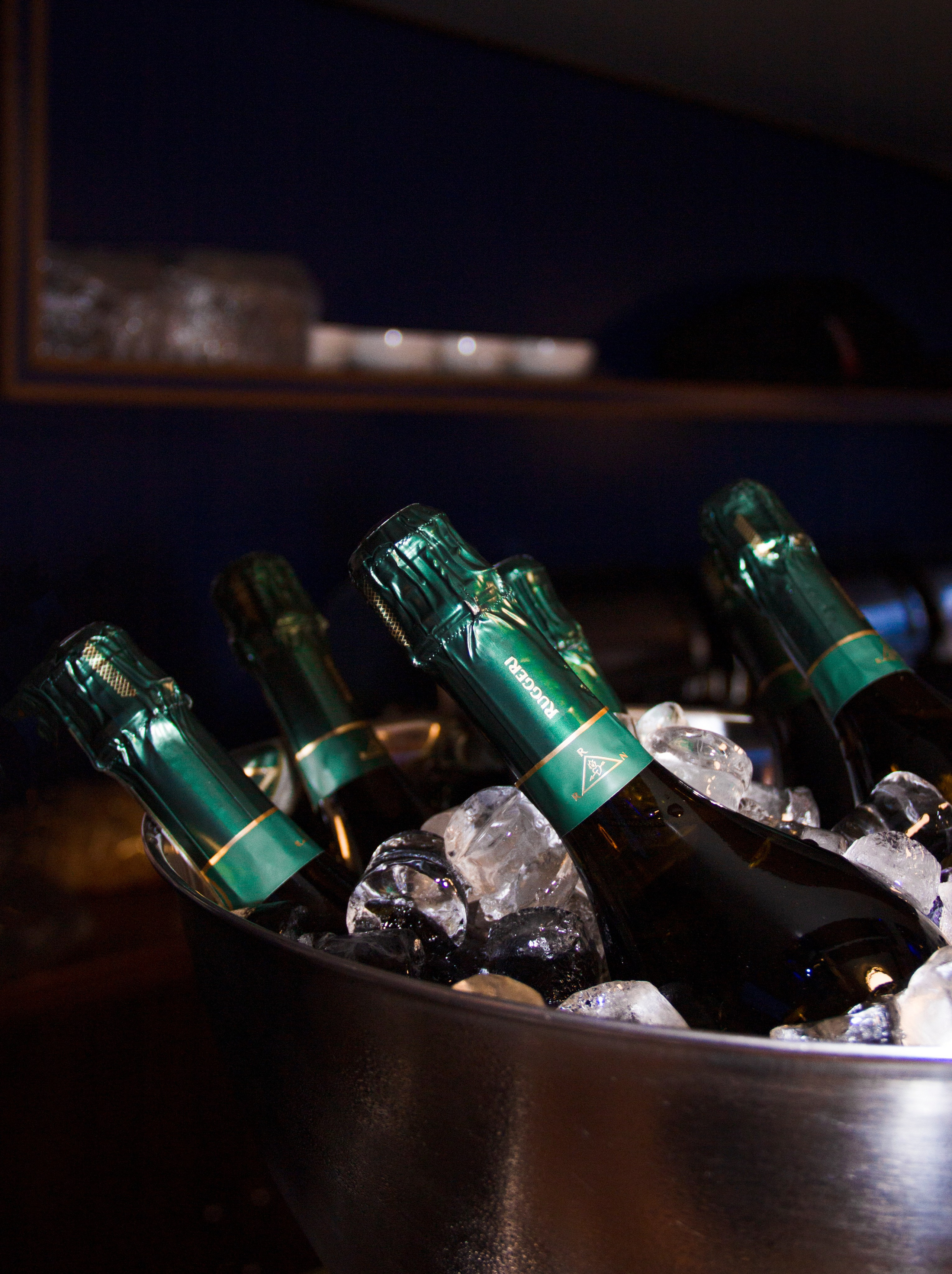 Съемка для сайта аренды катеров в Санкт-Петербурге, подготовка к свадебной прогулке по рекам и каналам. Фотограф в Санкт-Петербурге Смирнова Диана