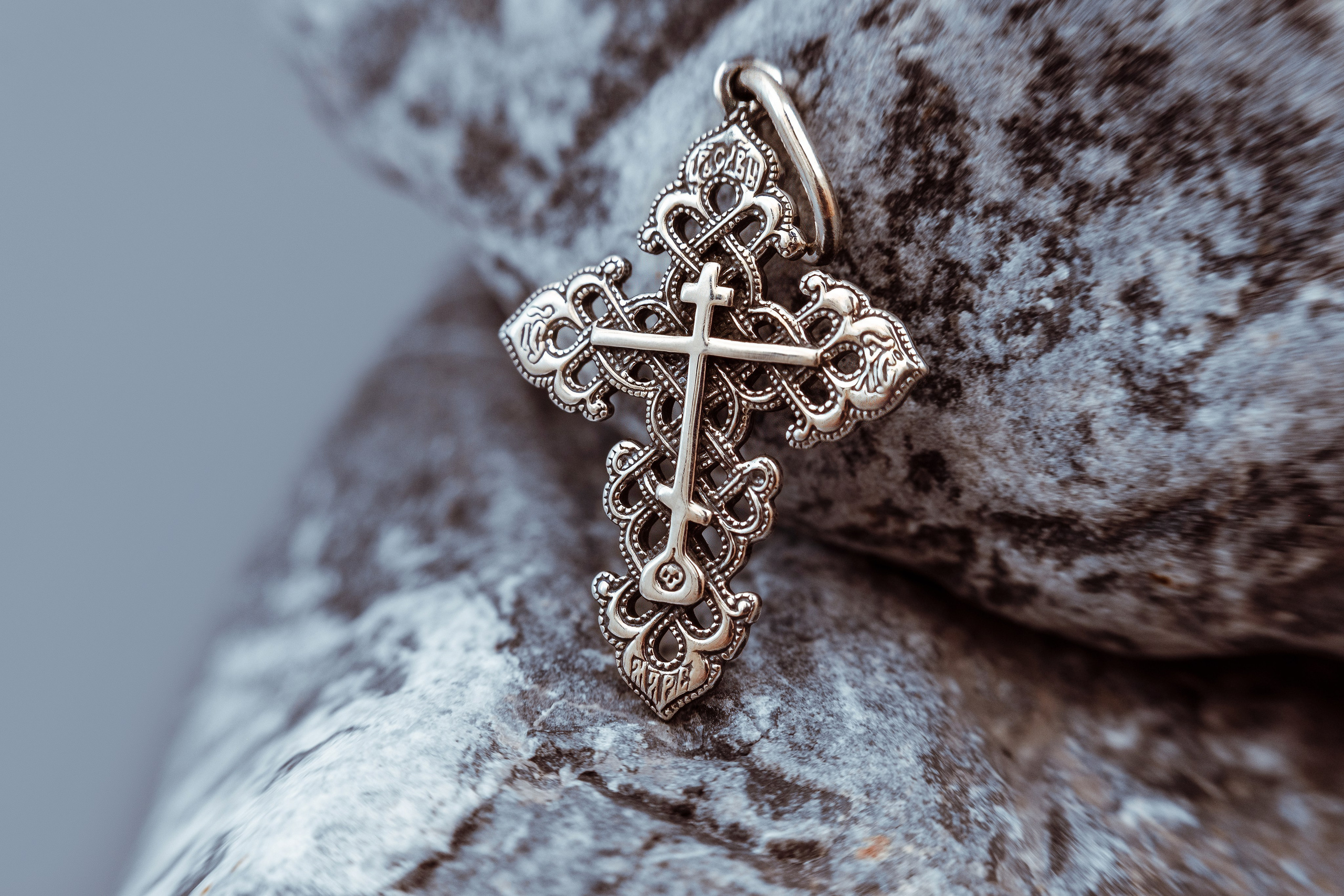 Съемка серебряных украшений в Санкт-Петербурге. Фотосессия для маркетплейсов