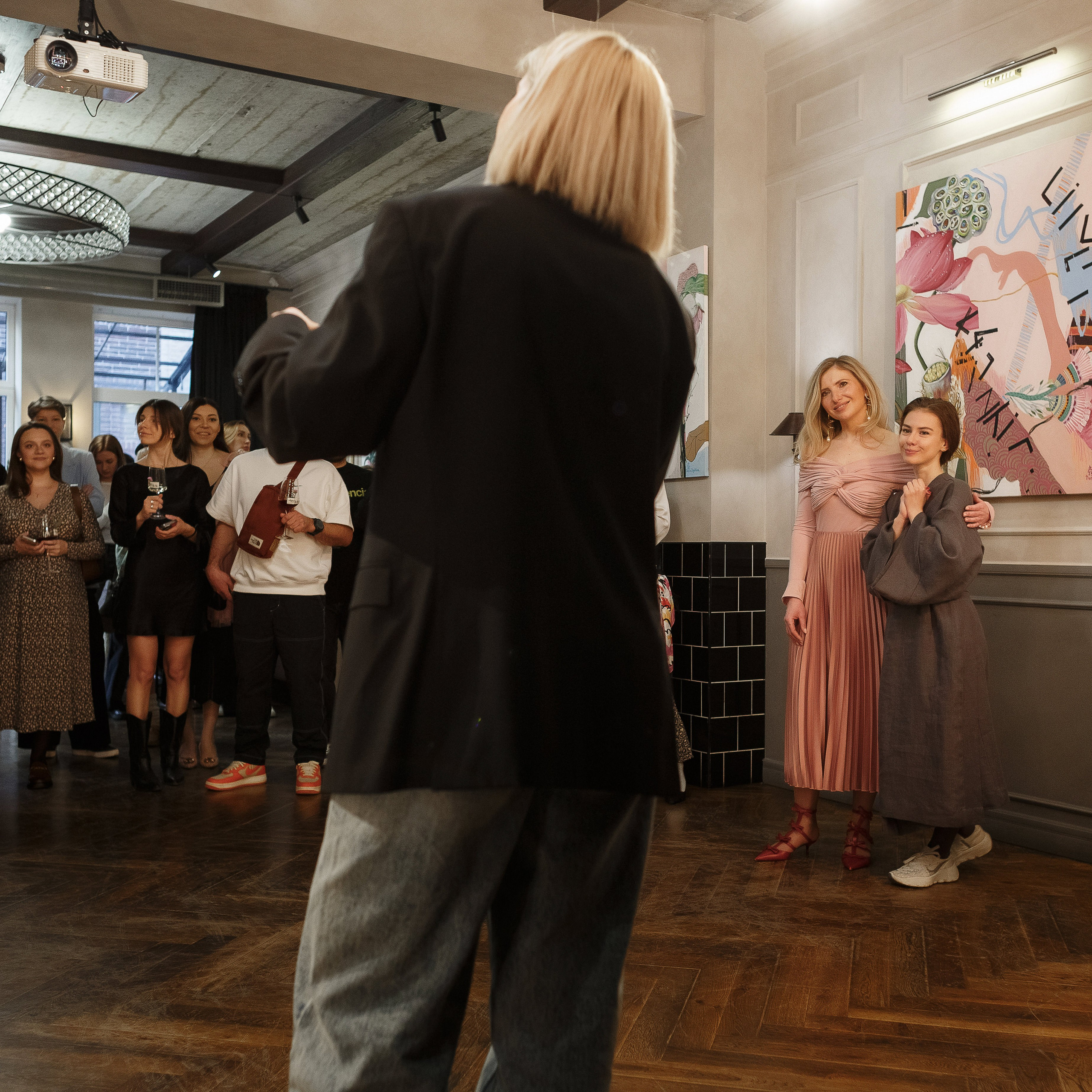 Искусство и утонченность: выставка в Мадам Куку в Таганроге. Свадебный и семейный фотограф в Таганроге Бакарюк Антон