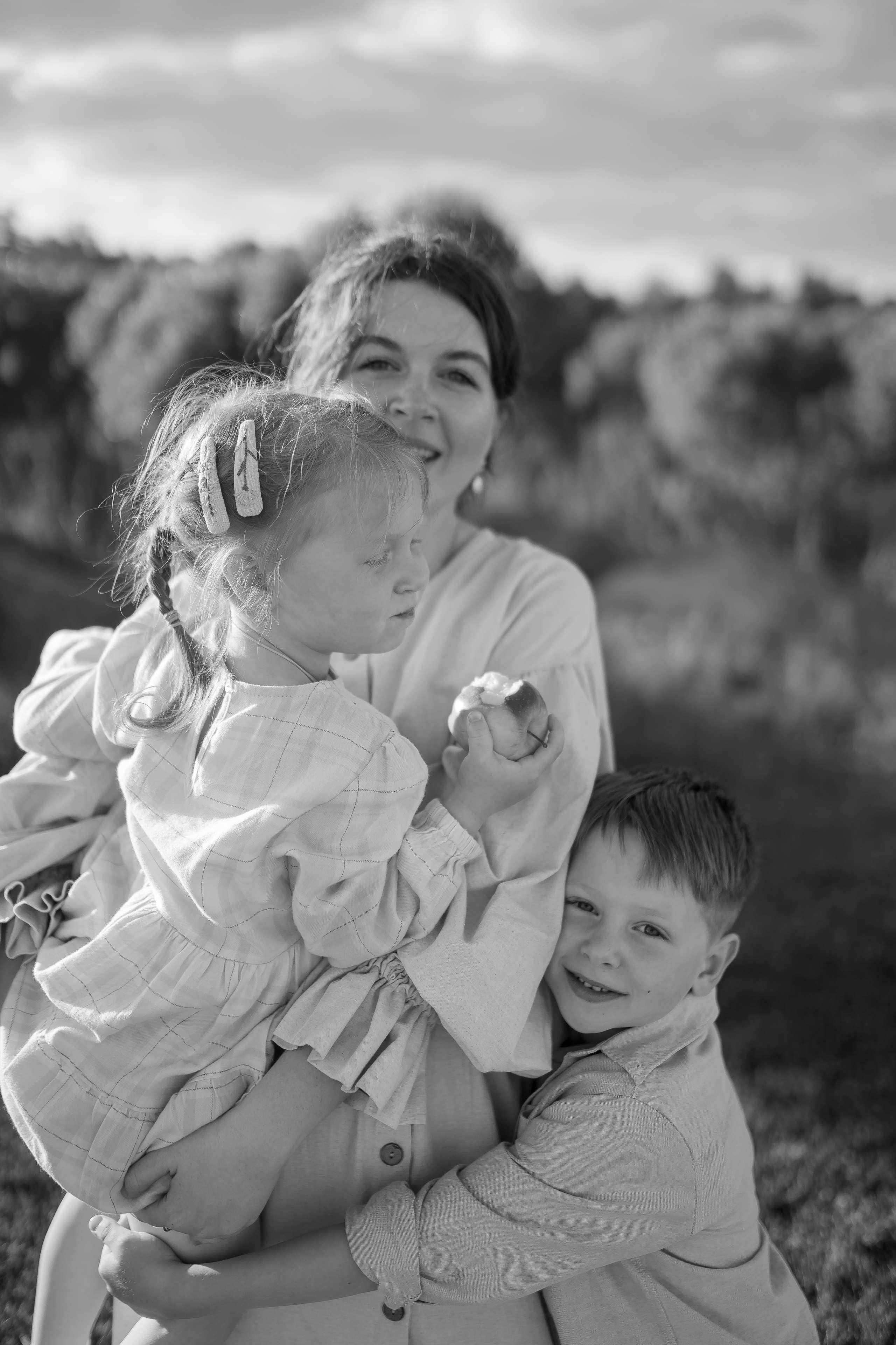 Летний вечер на набережной. Свадебные семейные индивидуальные фотоистории