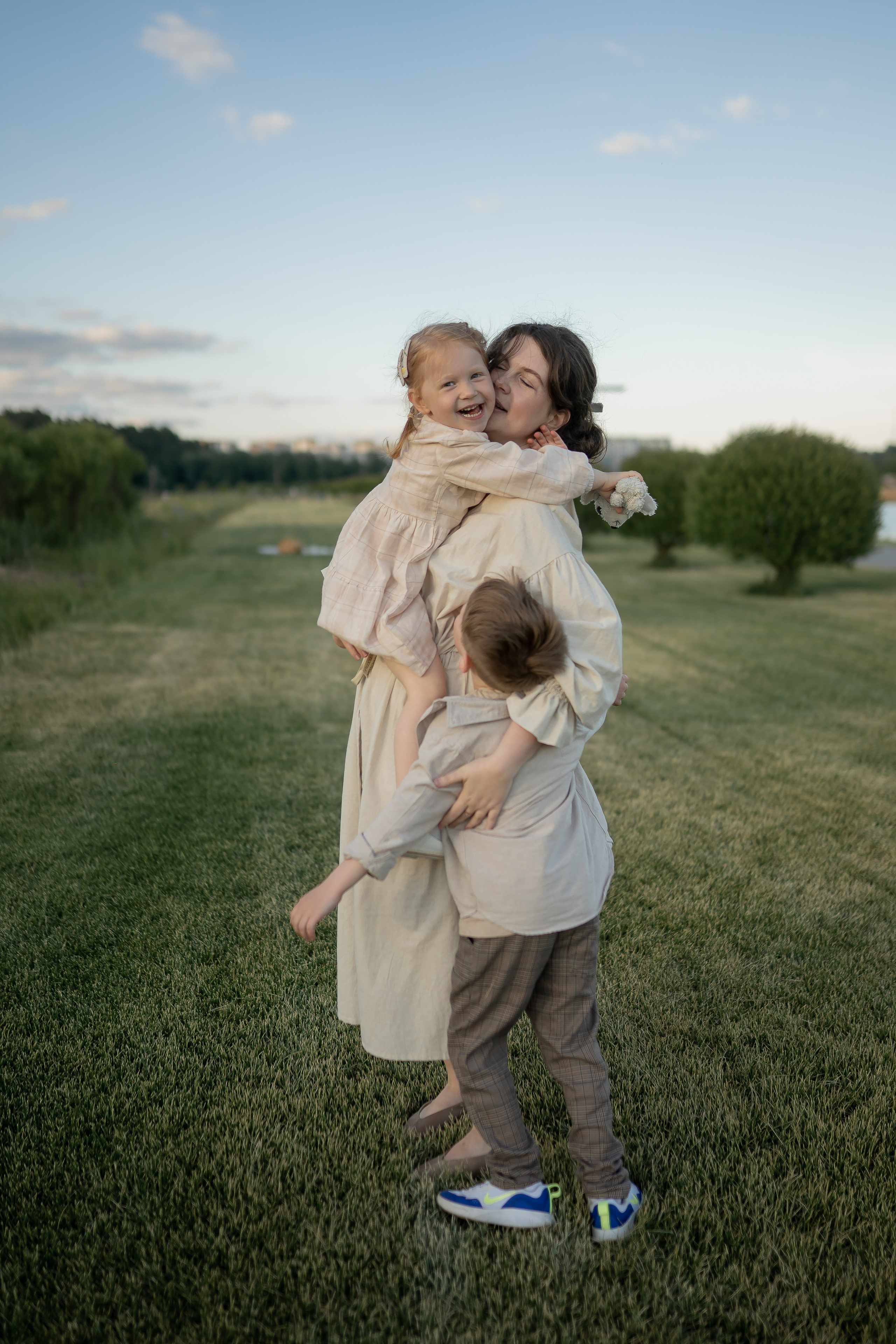 Летний вечер на набережной. Свадебные семейные индивидуальные фотоистории