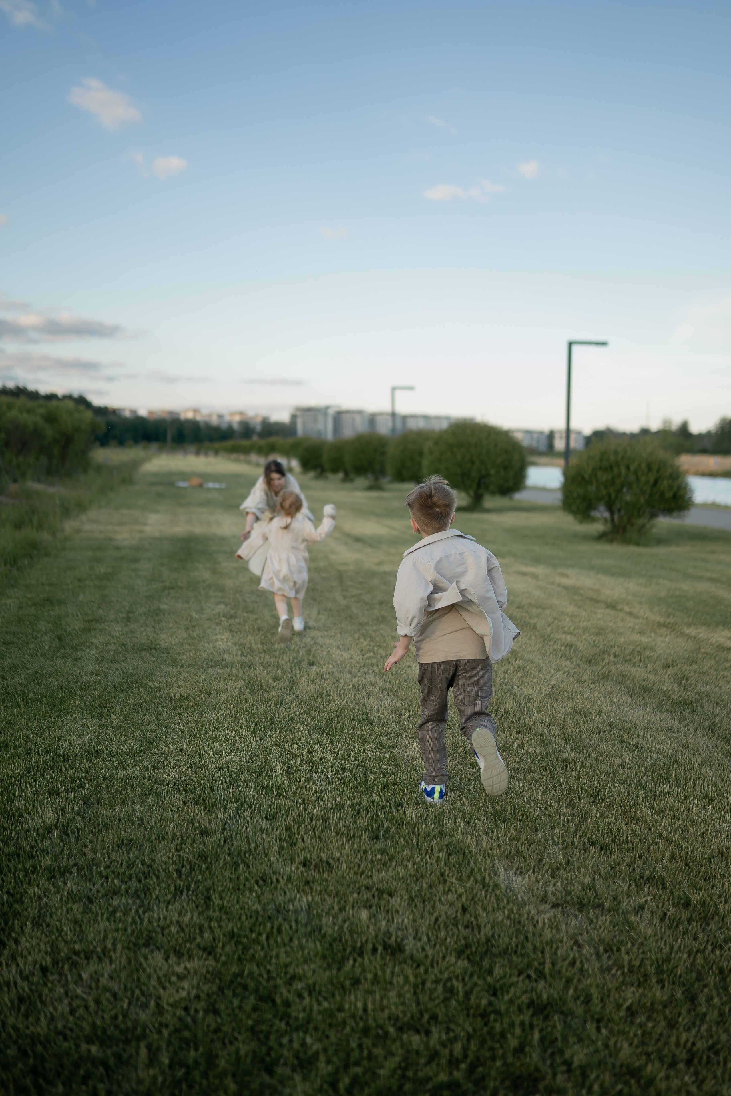 Летний вечер на набережной. Свадебные семейные индивидуальные фотоистории