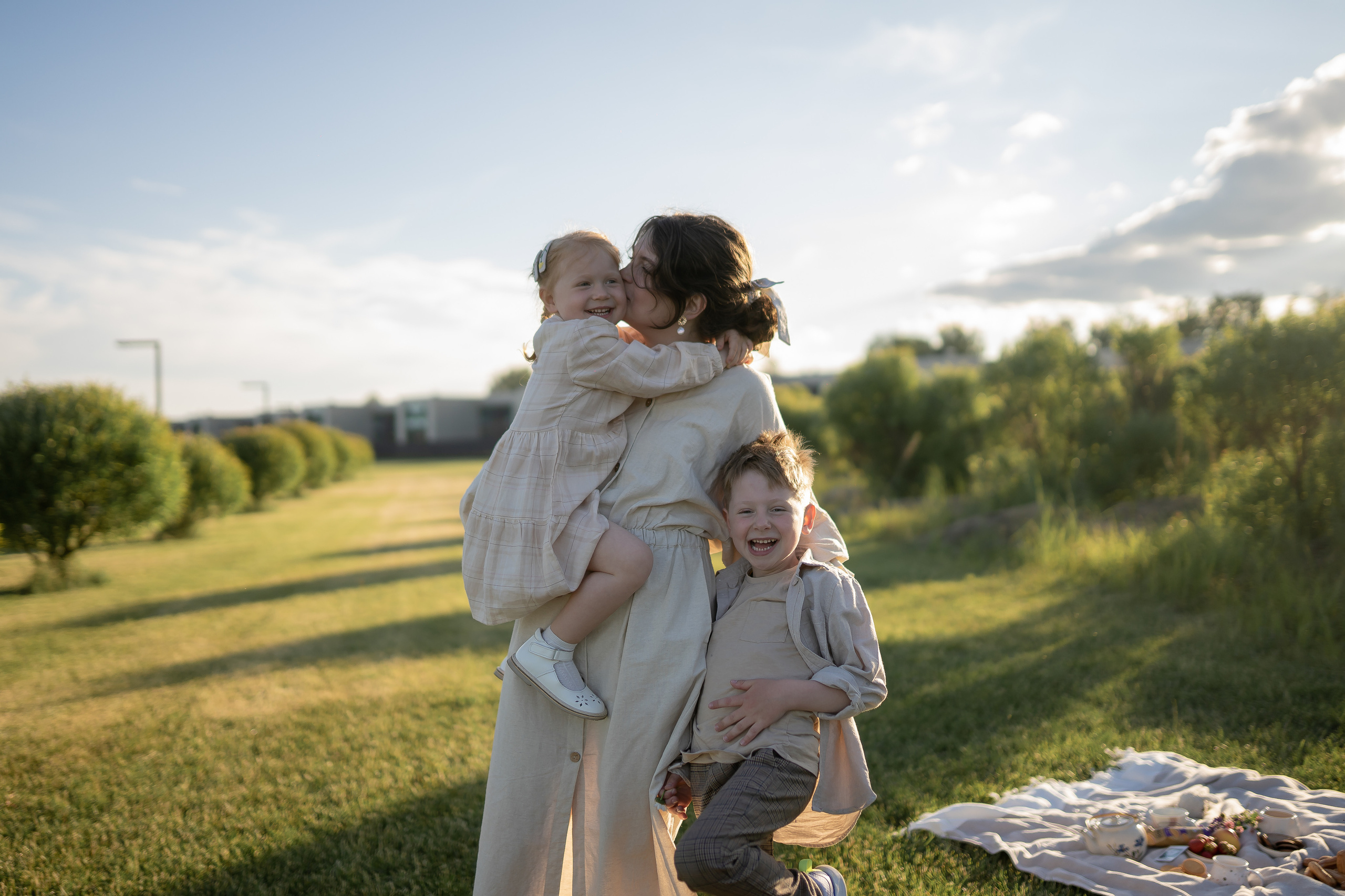 Летний вечер на набережной. Свадебные семейные индивидуальные фотоистории